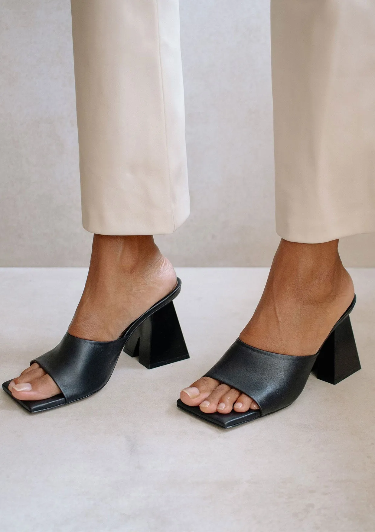 ALOHAS Dune Block Heel Sandals