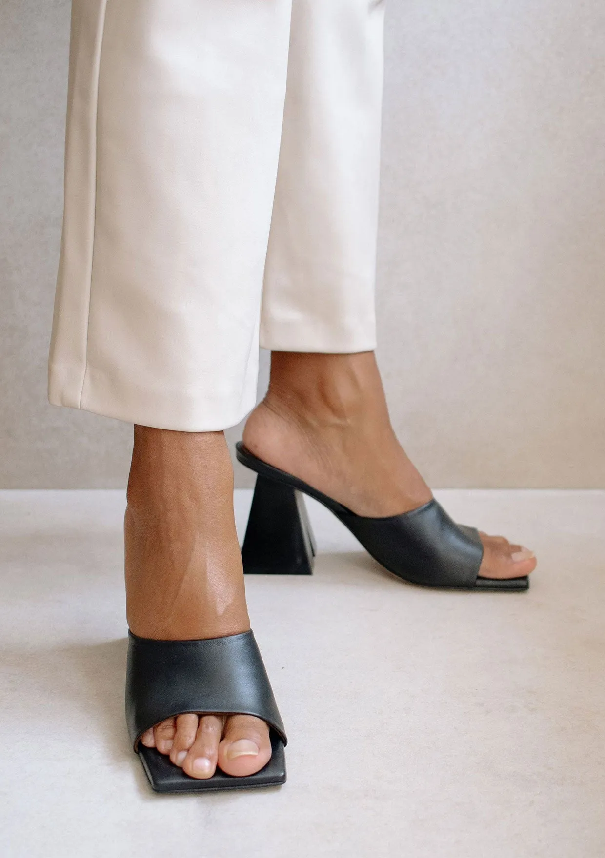 ALOHAS Dune Block Heel Sandals