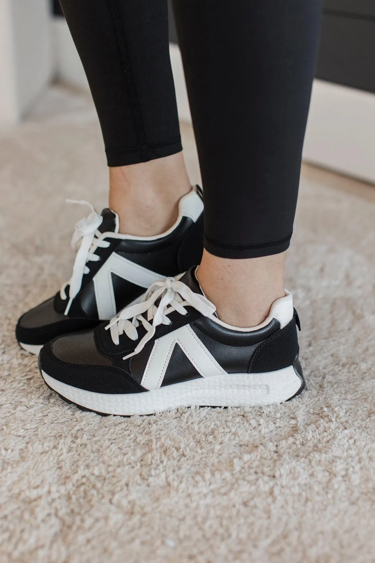 Arider Girl Everyday Sneakers- Black & White