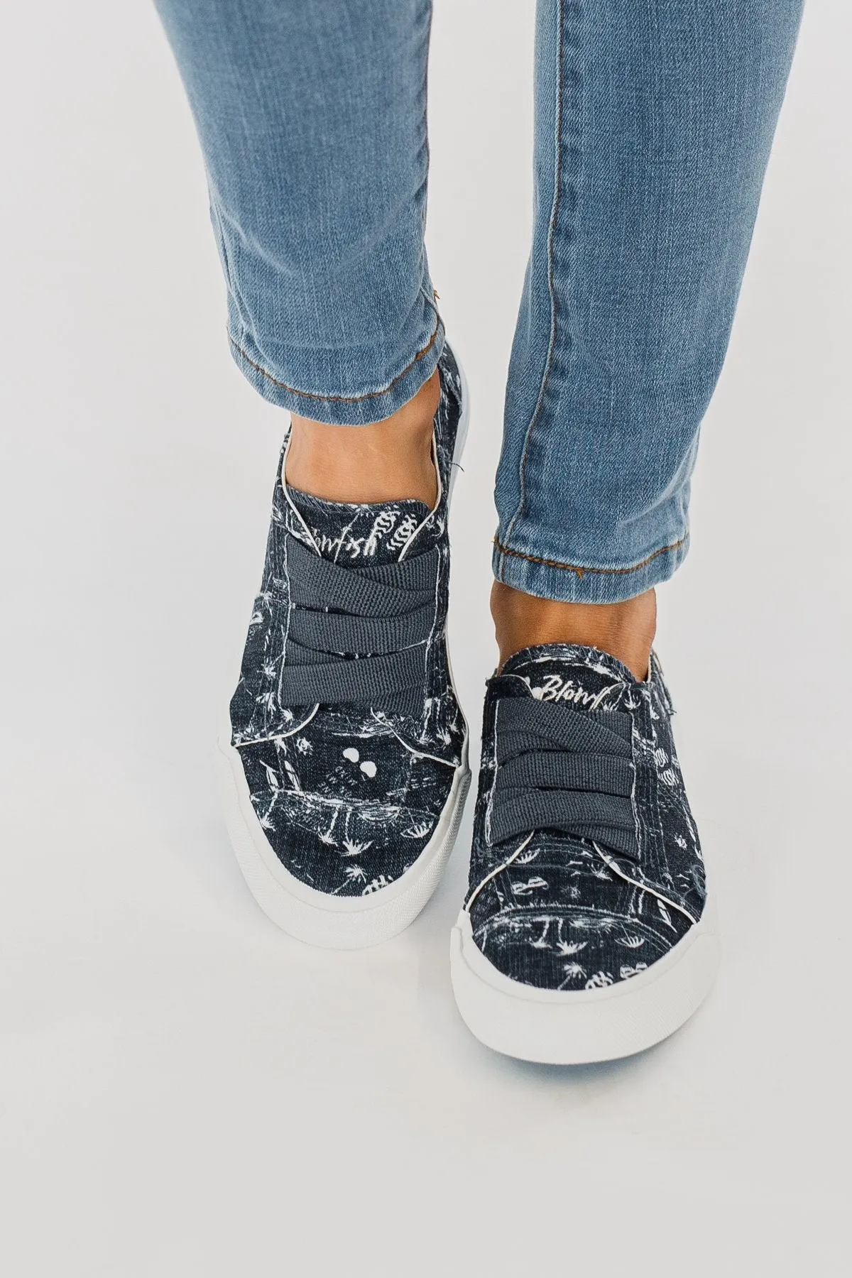 Blowfish Marley 4 Earth- Navy Summer Lovin