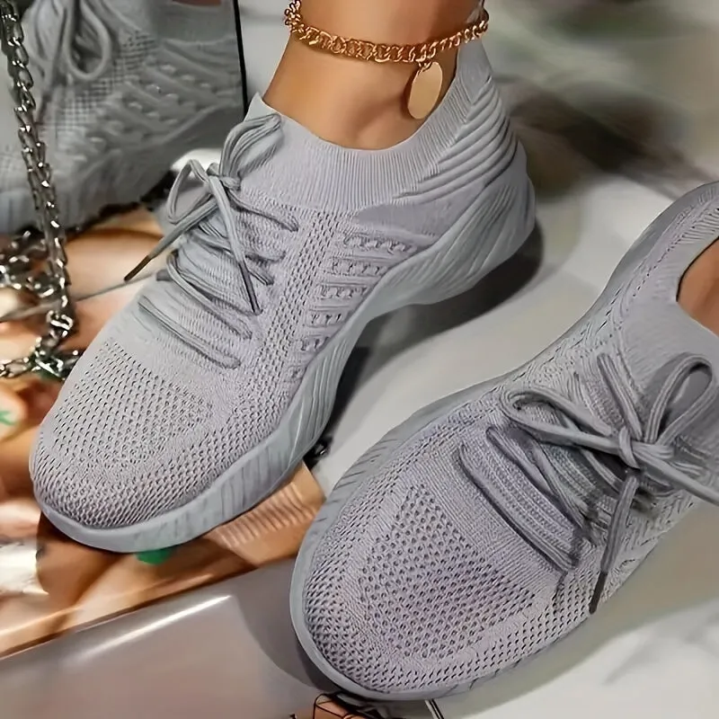 Breathable and comfortable knitted sneakers