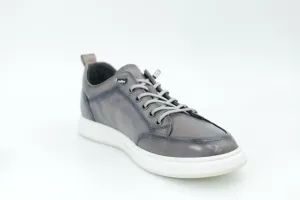Casual sneakers