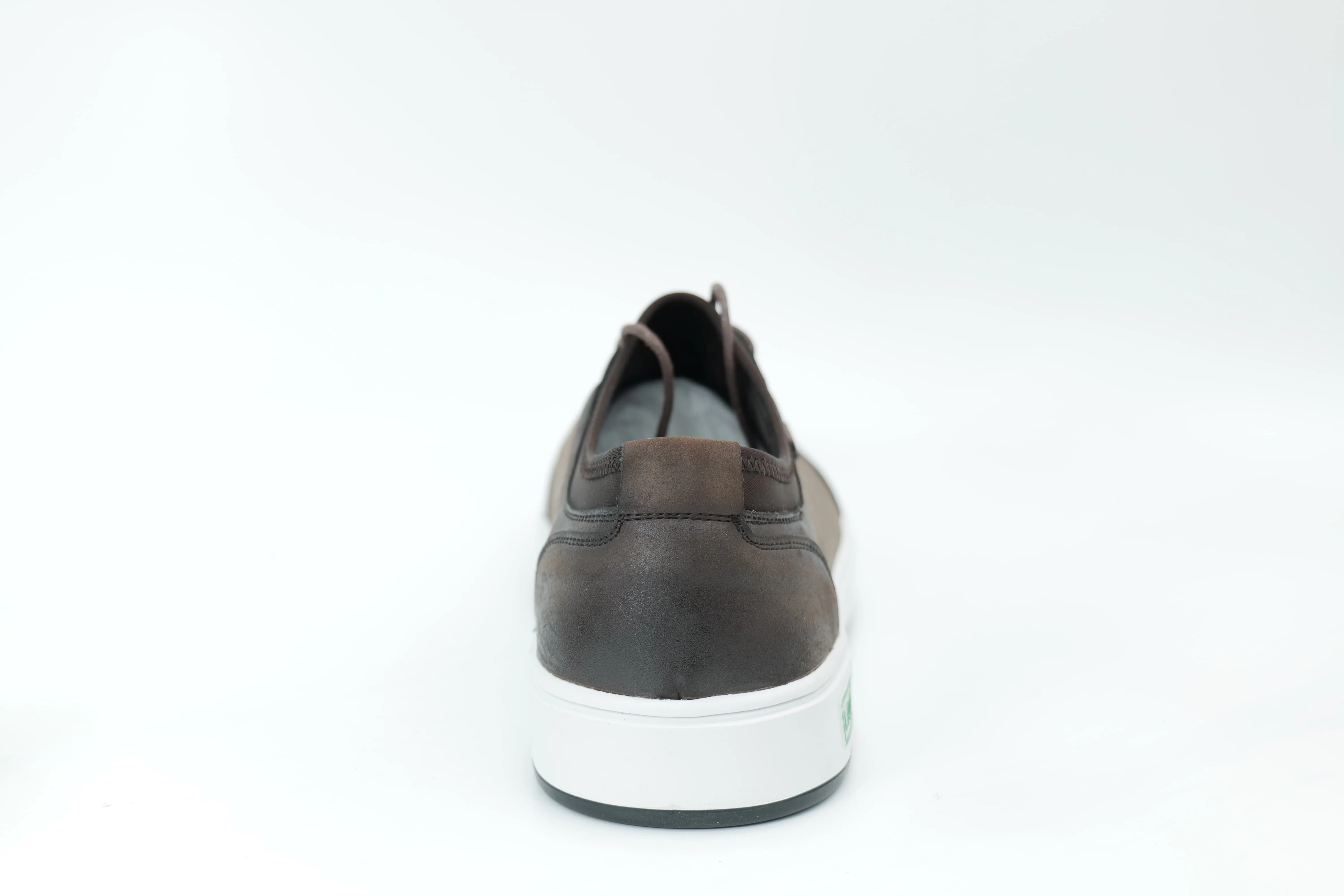 Casual sneakers