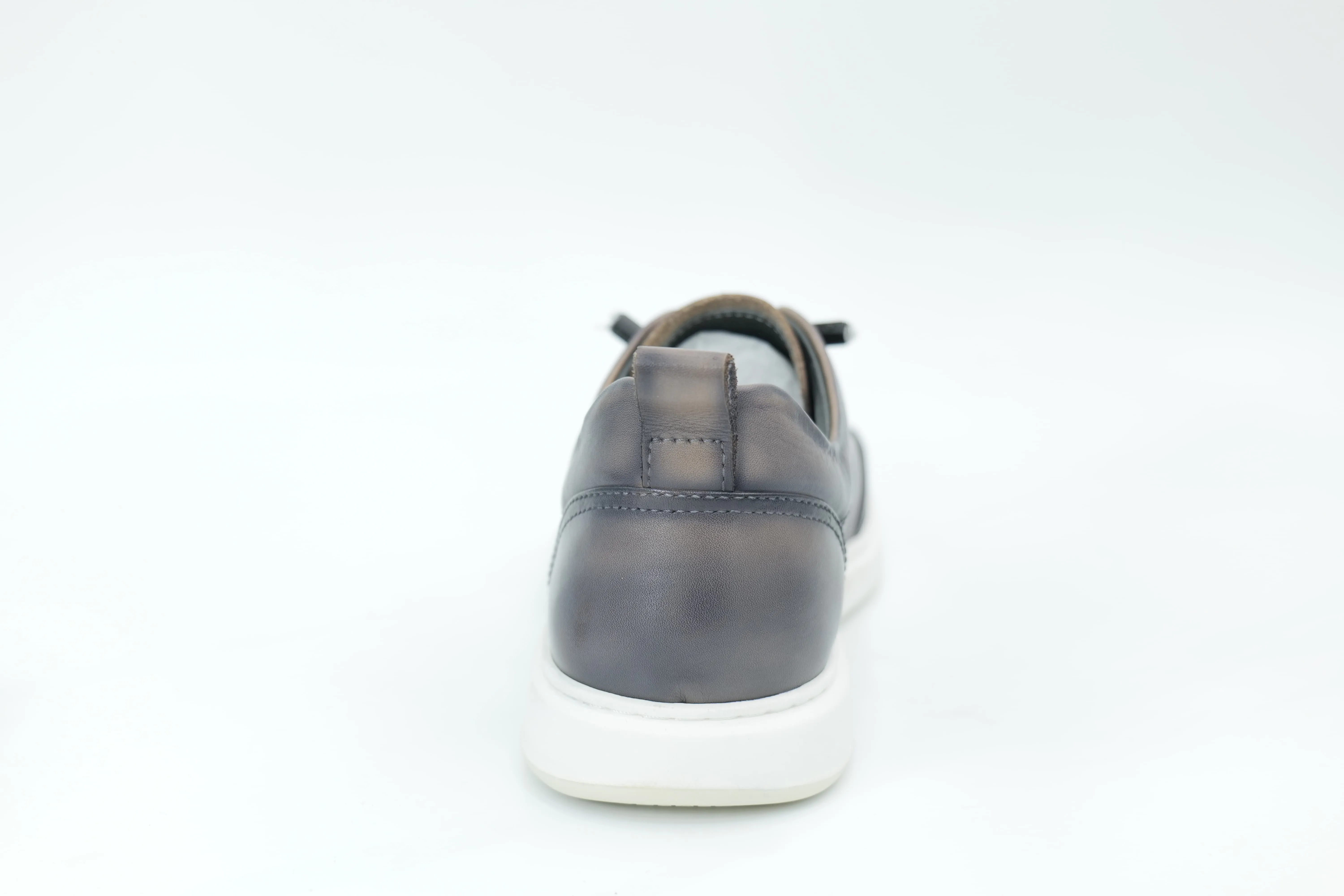 Casual sneakers