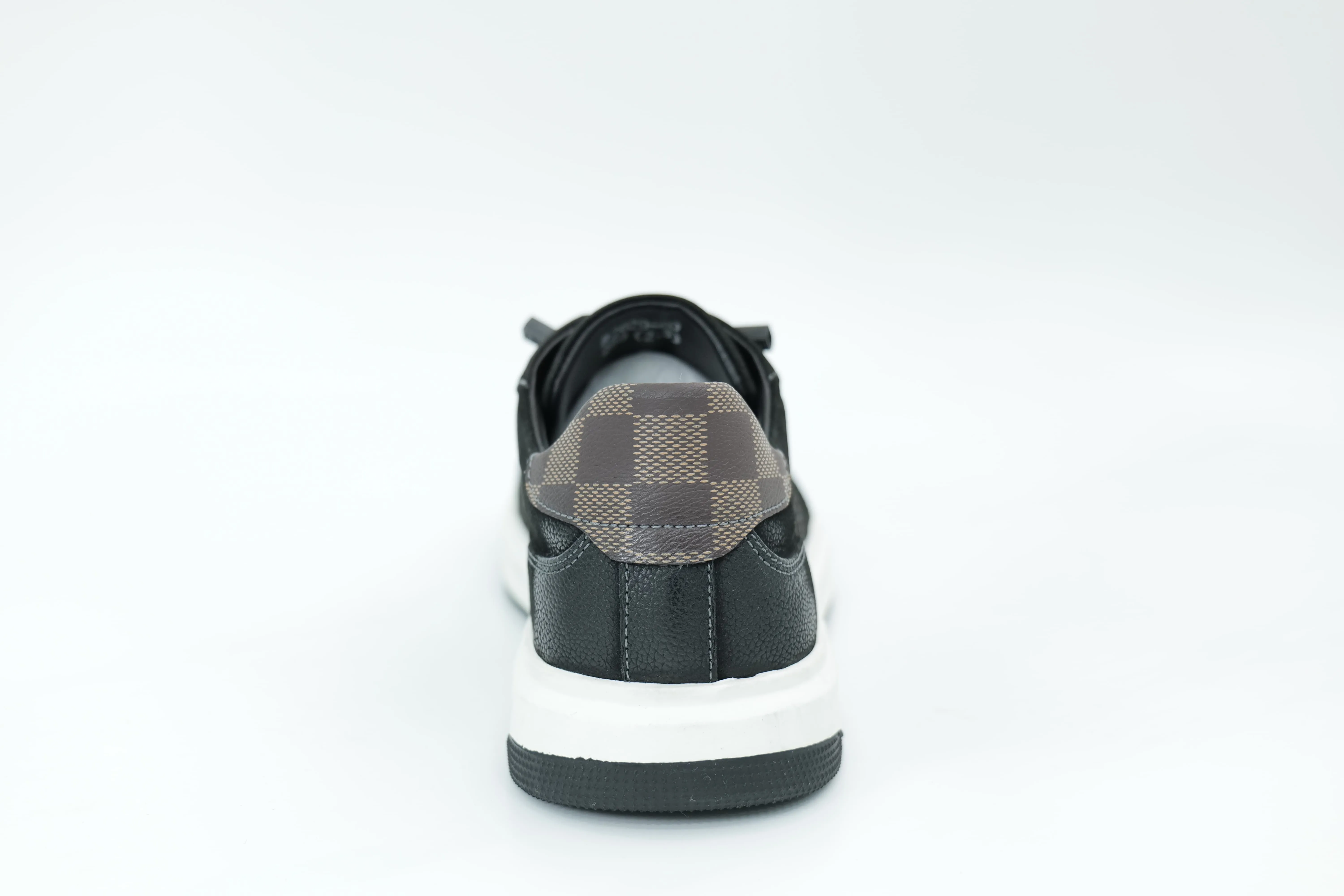 Casual sneakers