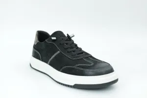 Casual sneakers