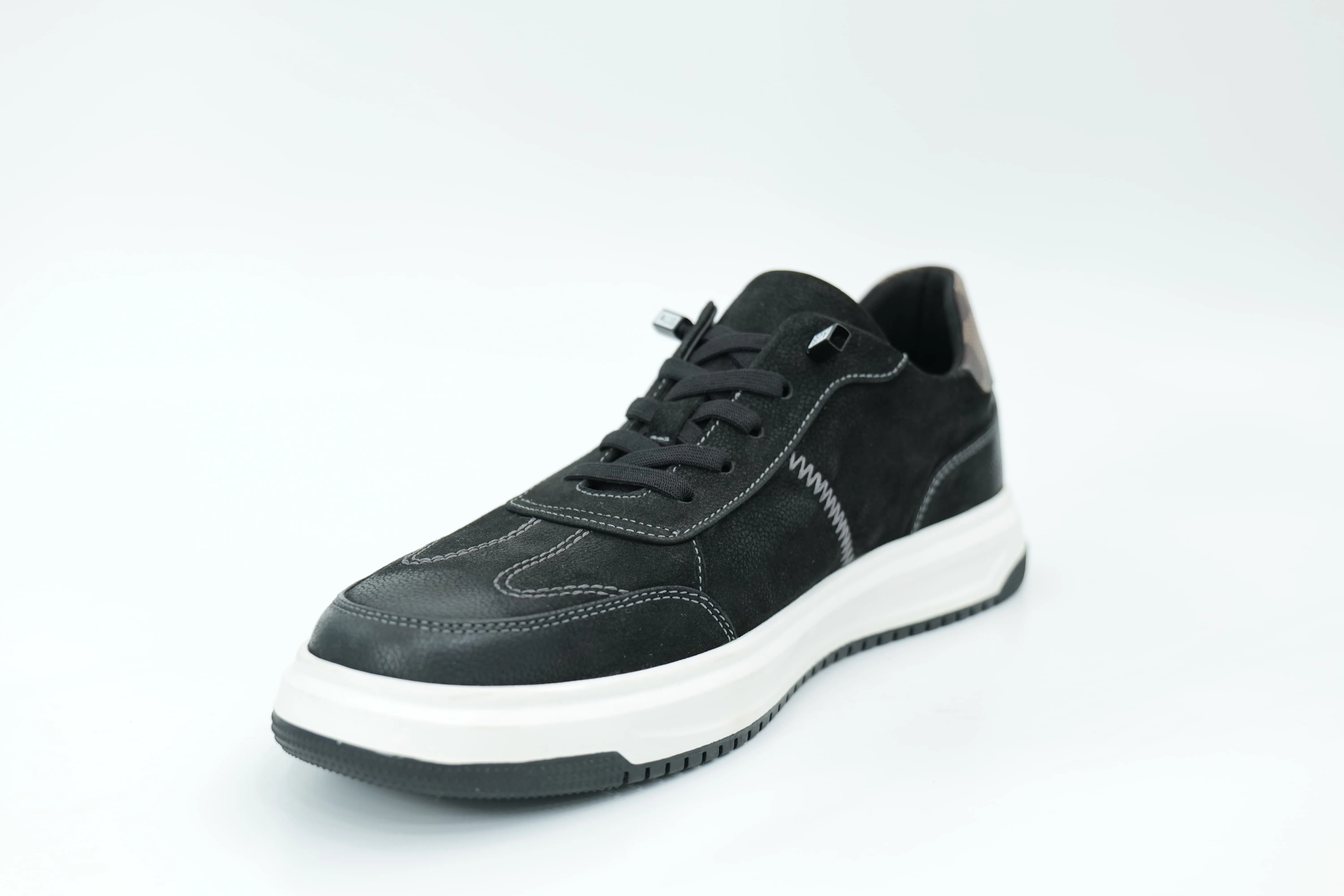 Casual sneakers