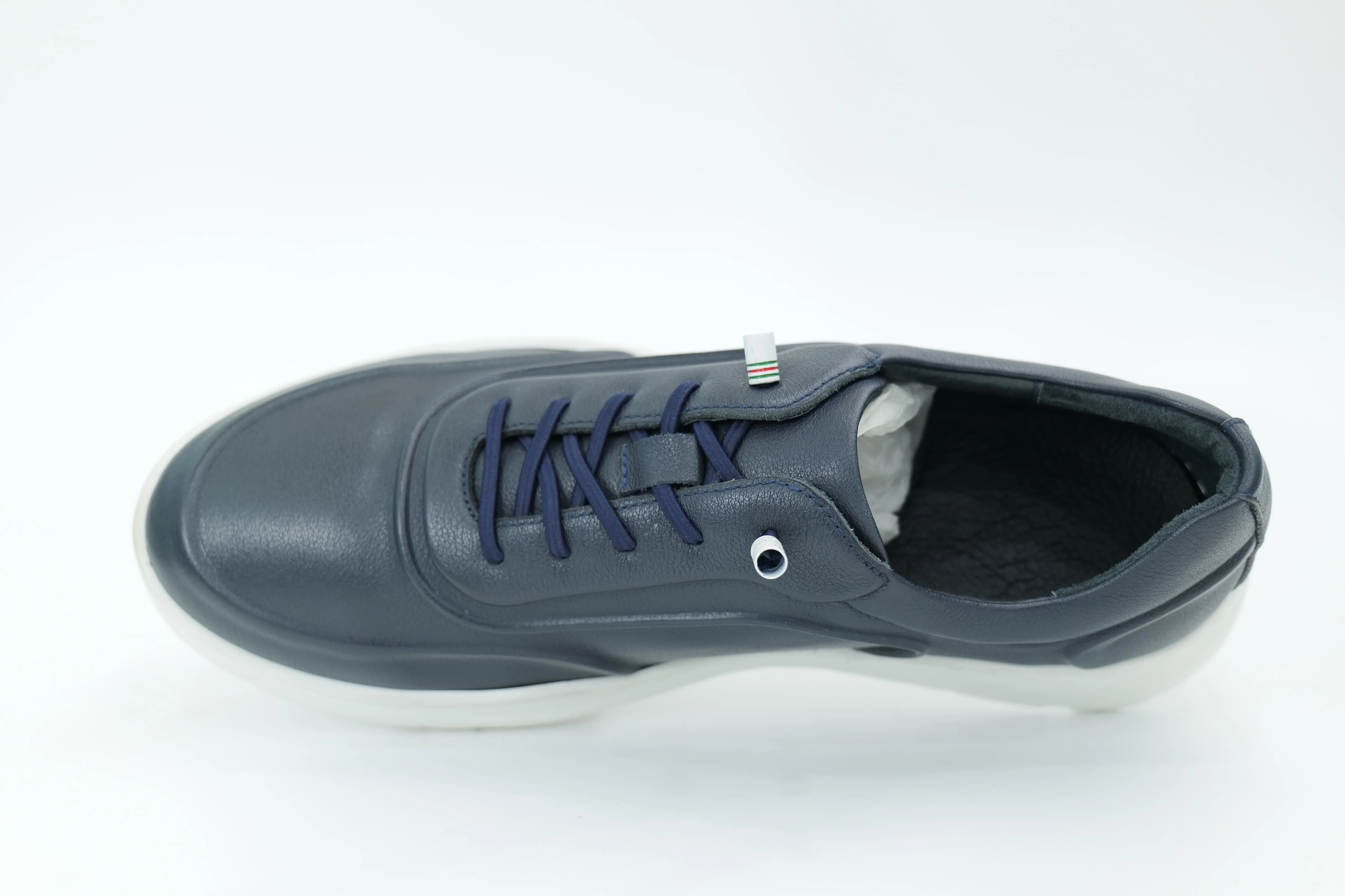 Casual sneakers