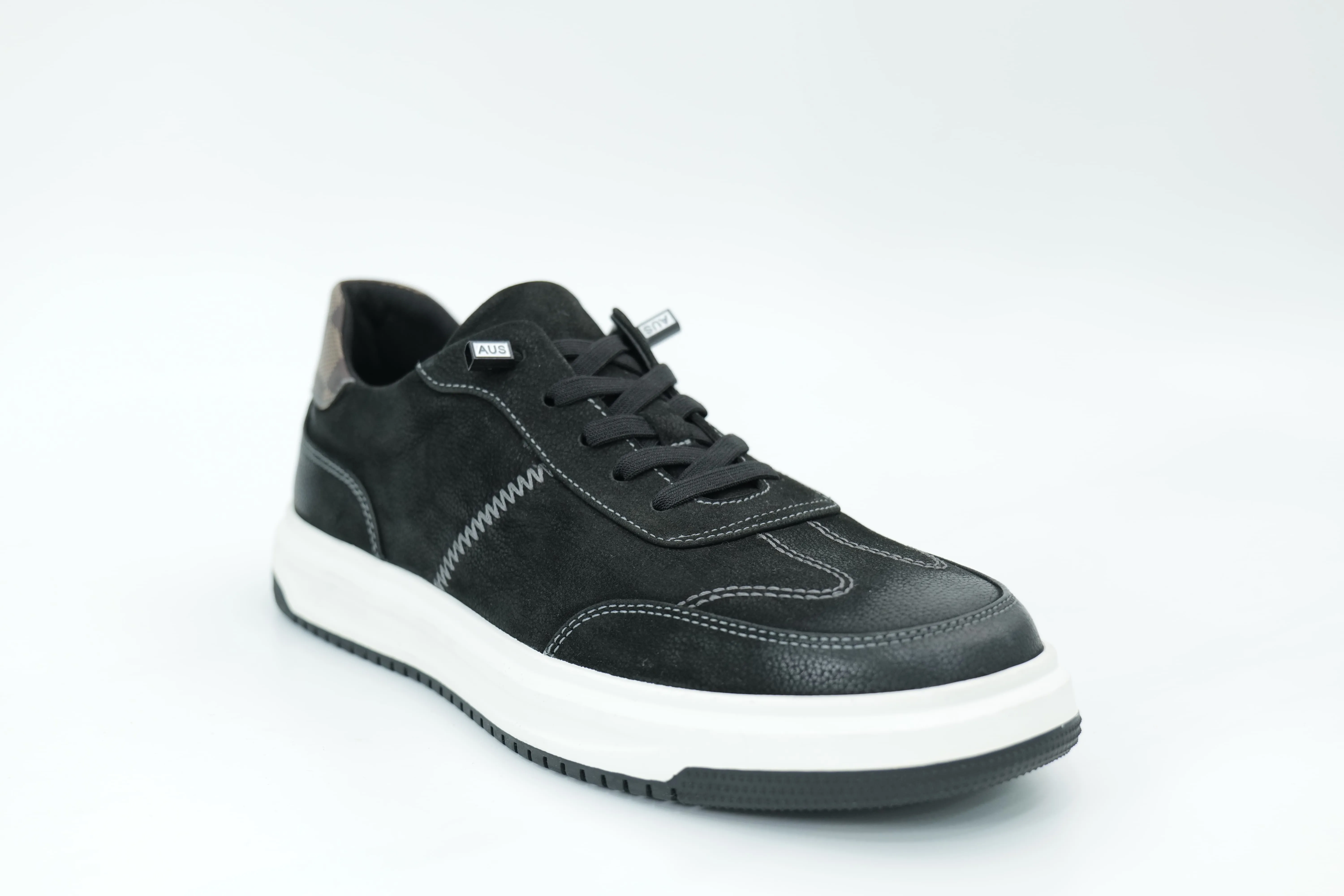 Casual sneakers