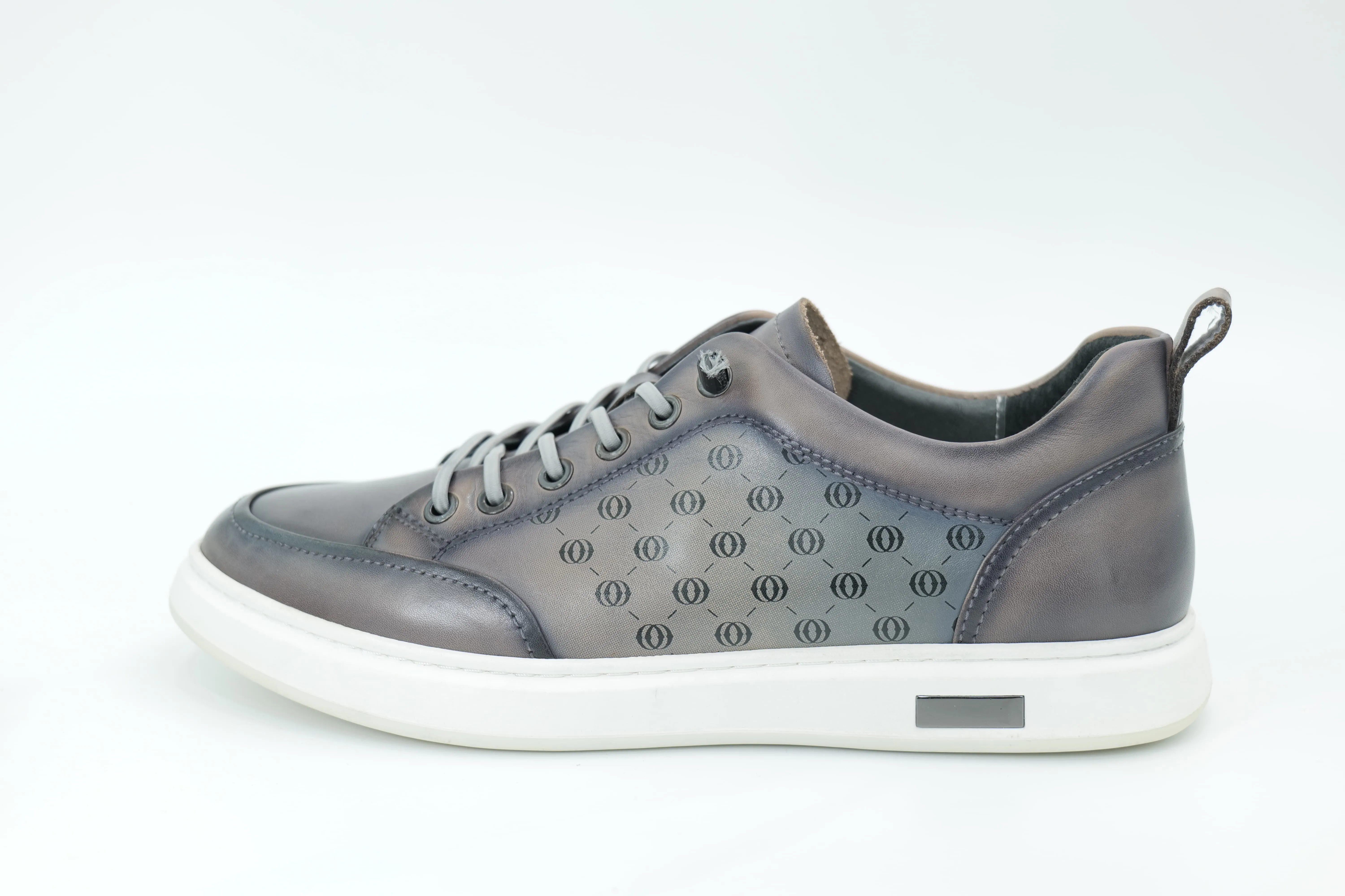 Casual sneakers