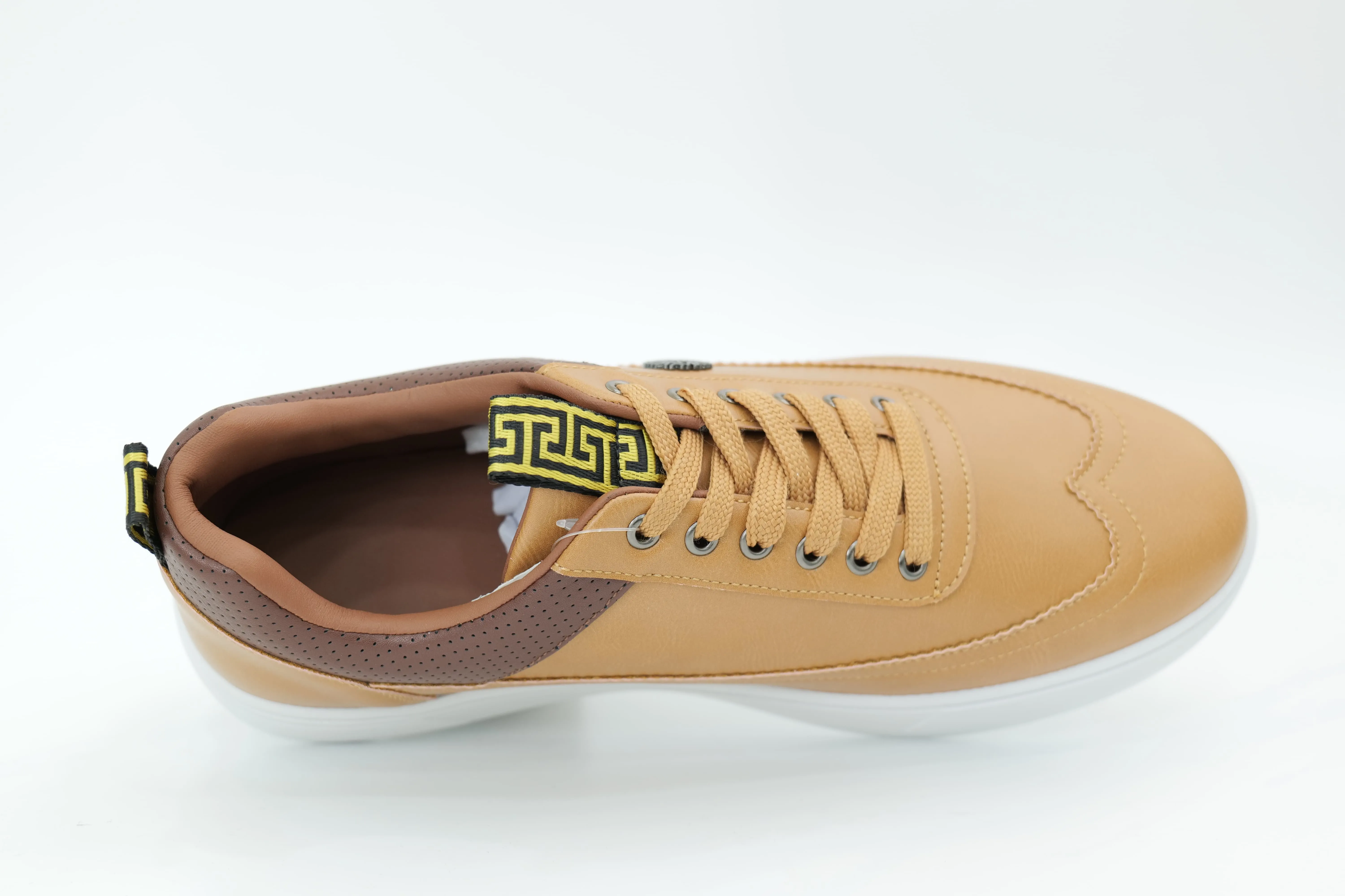 Casual sneakers