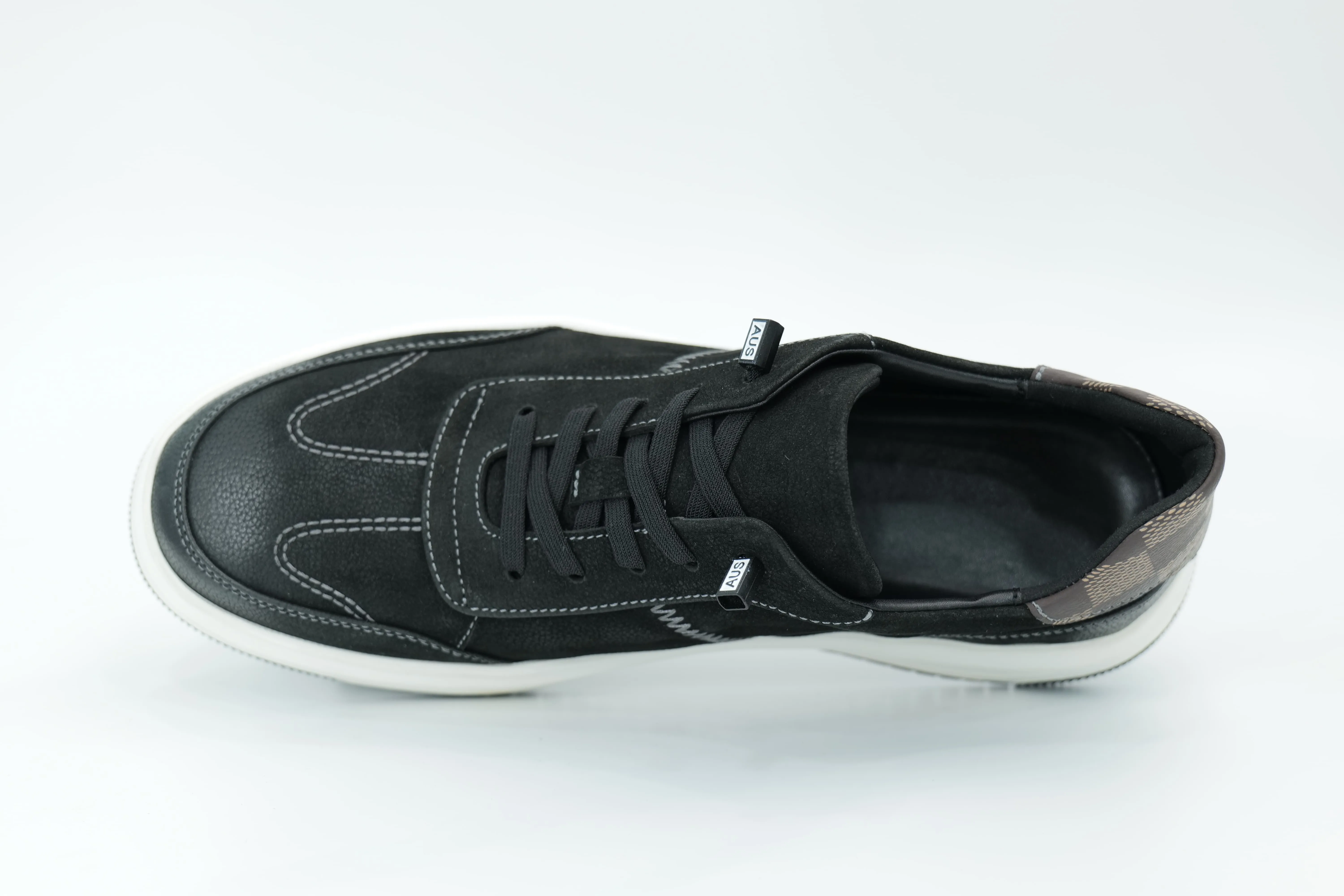Casual sneakers