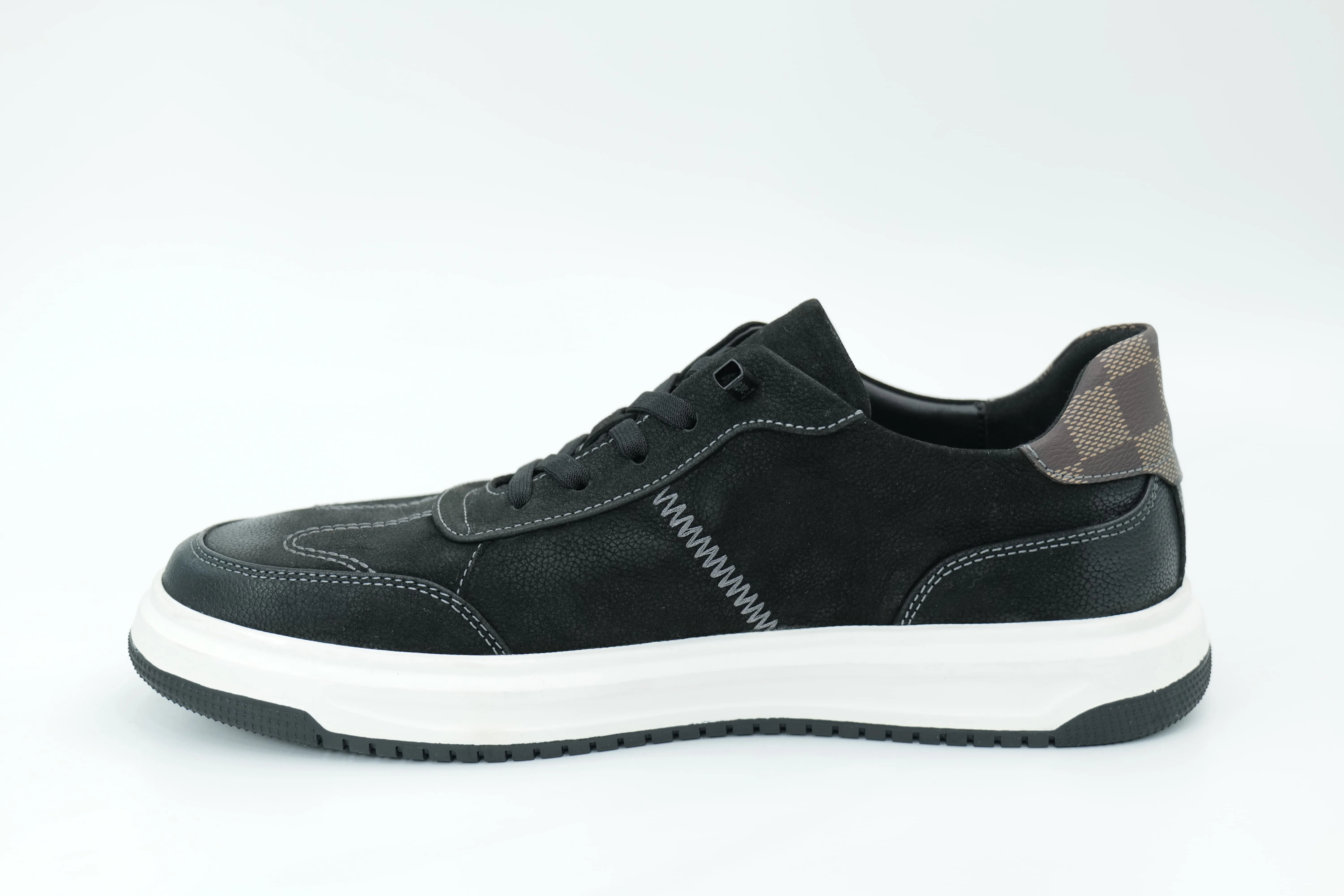 Casual sneakers