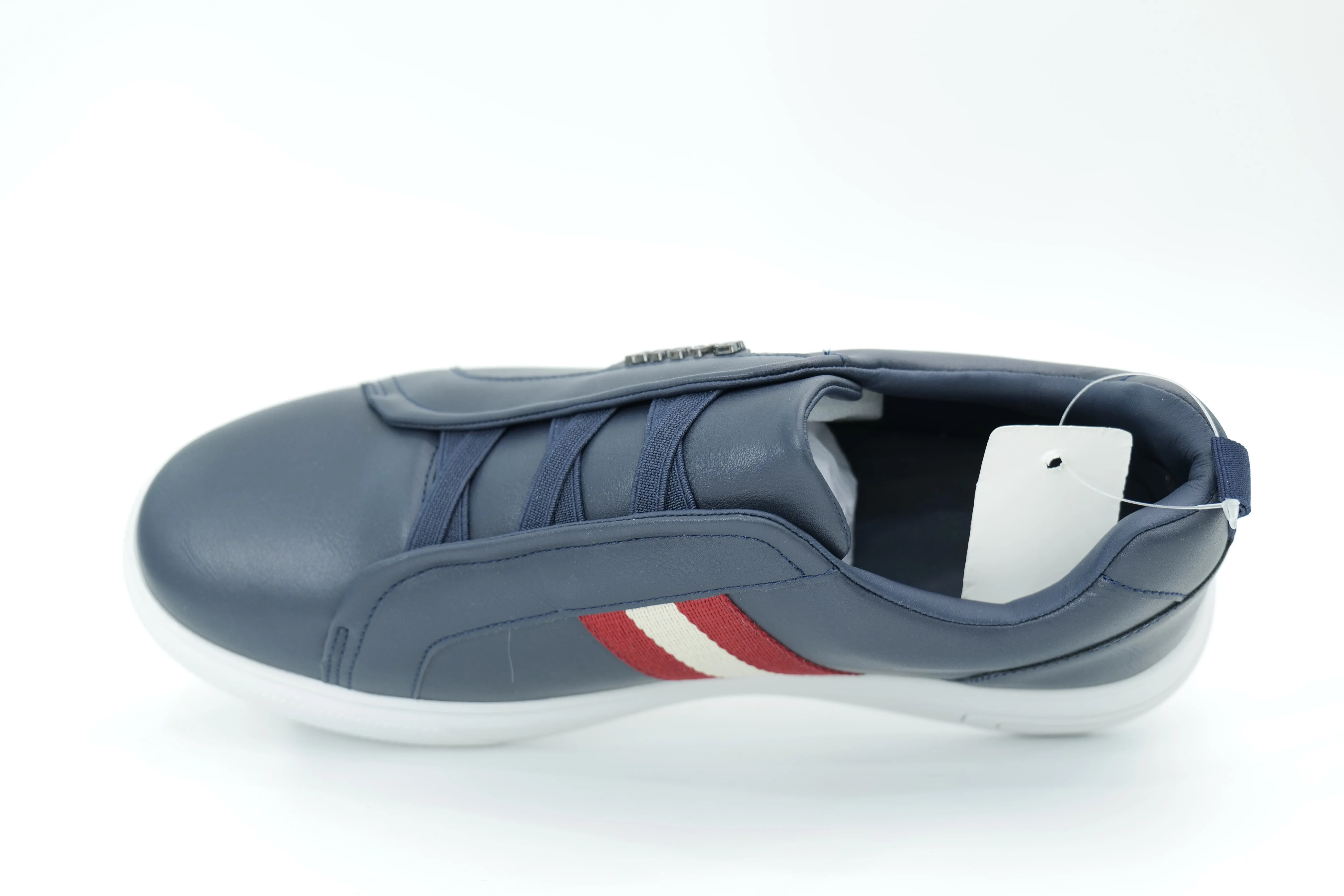 Casual sneakers