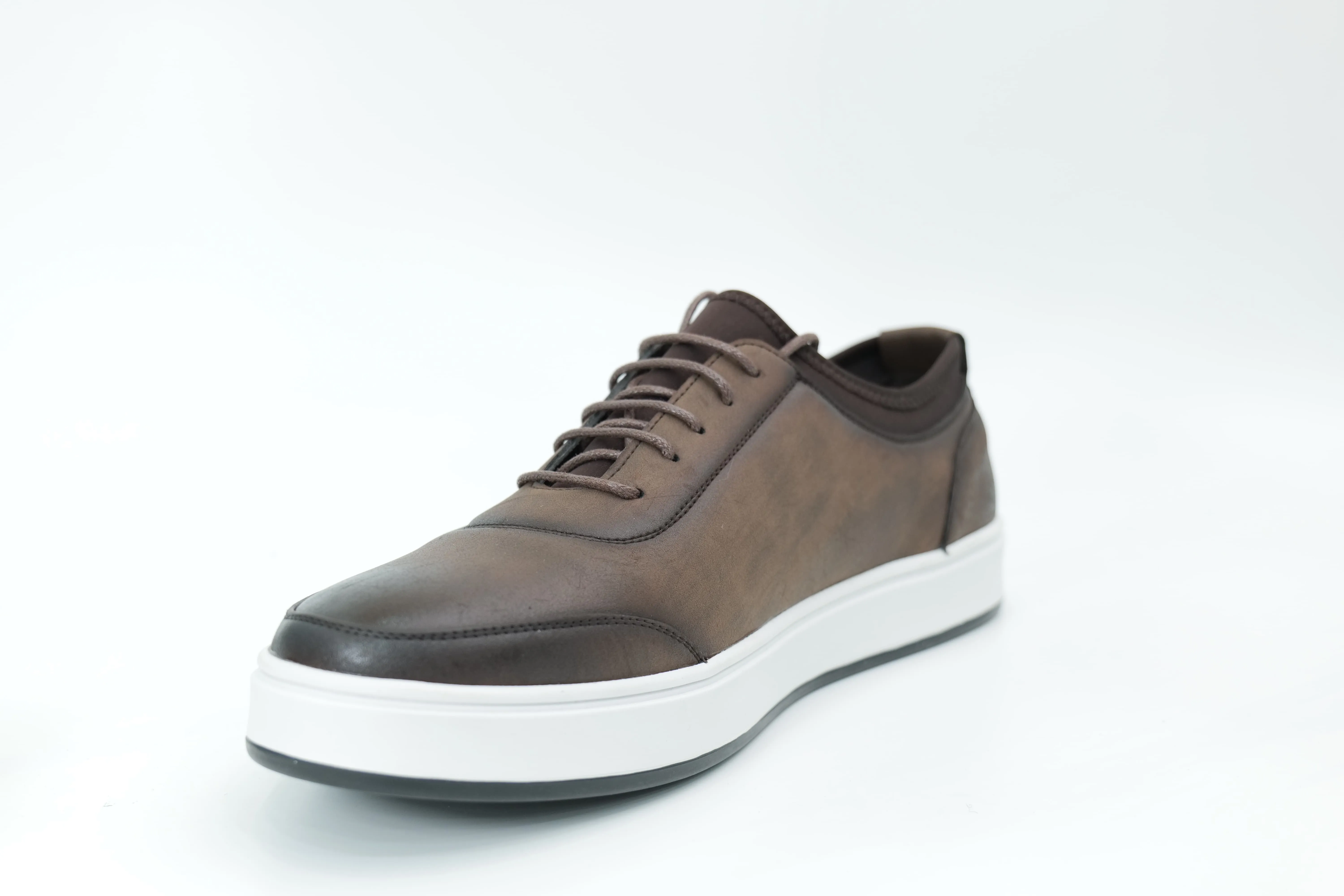 Casual sneakers