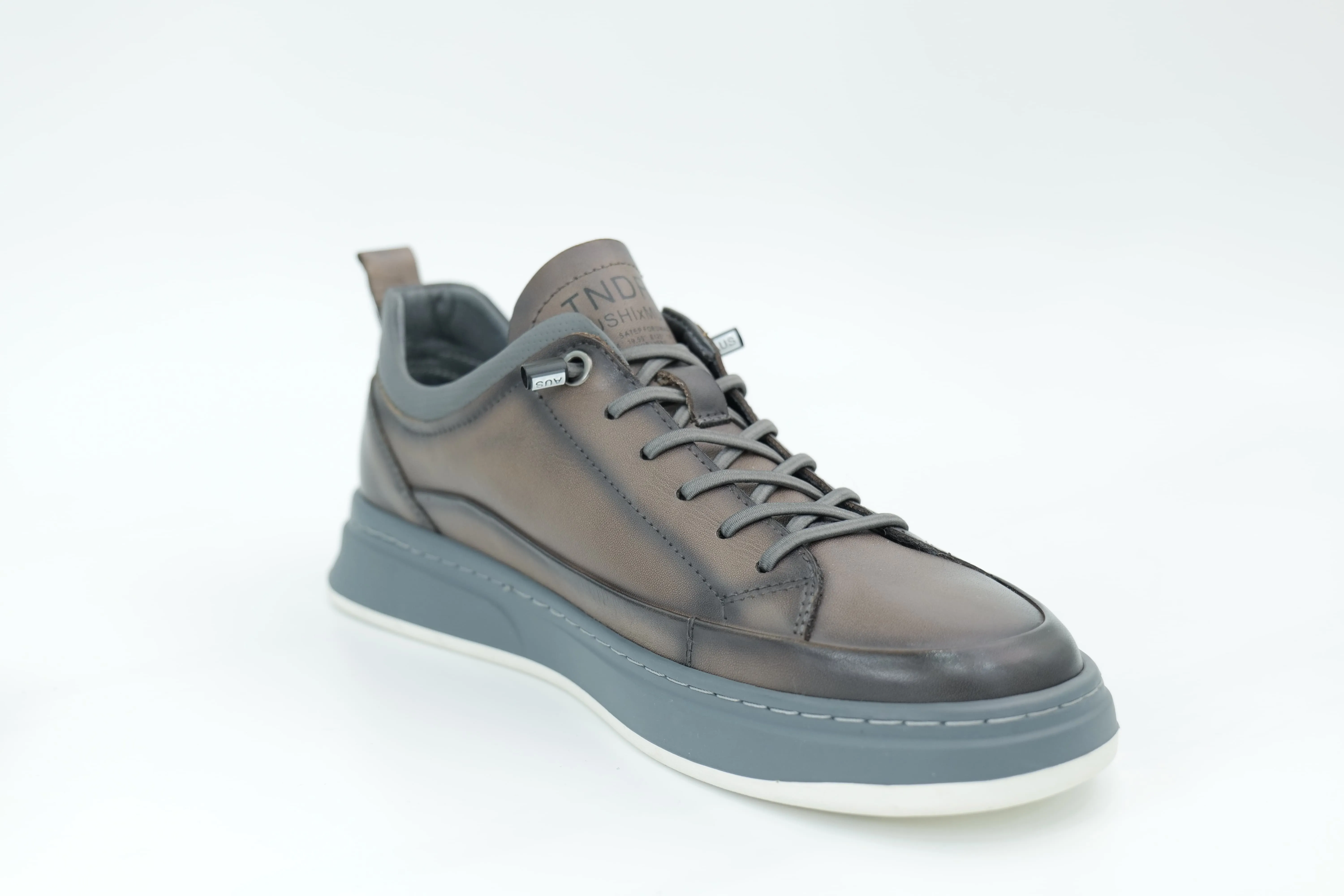 Casual sneakers