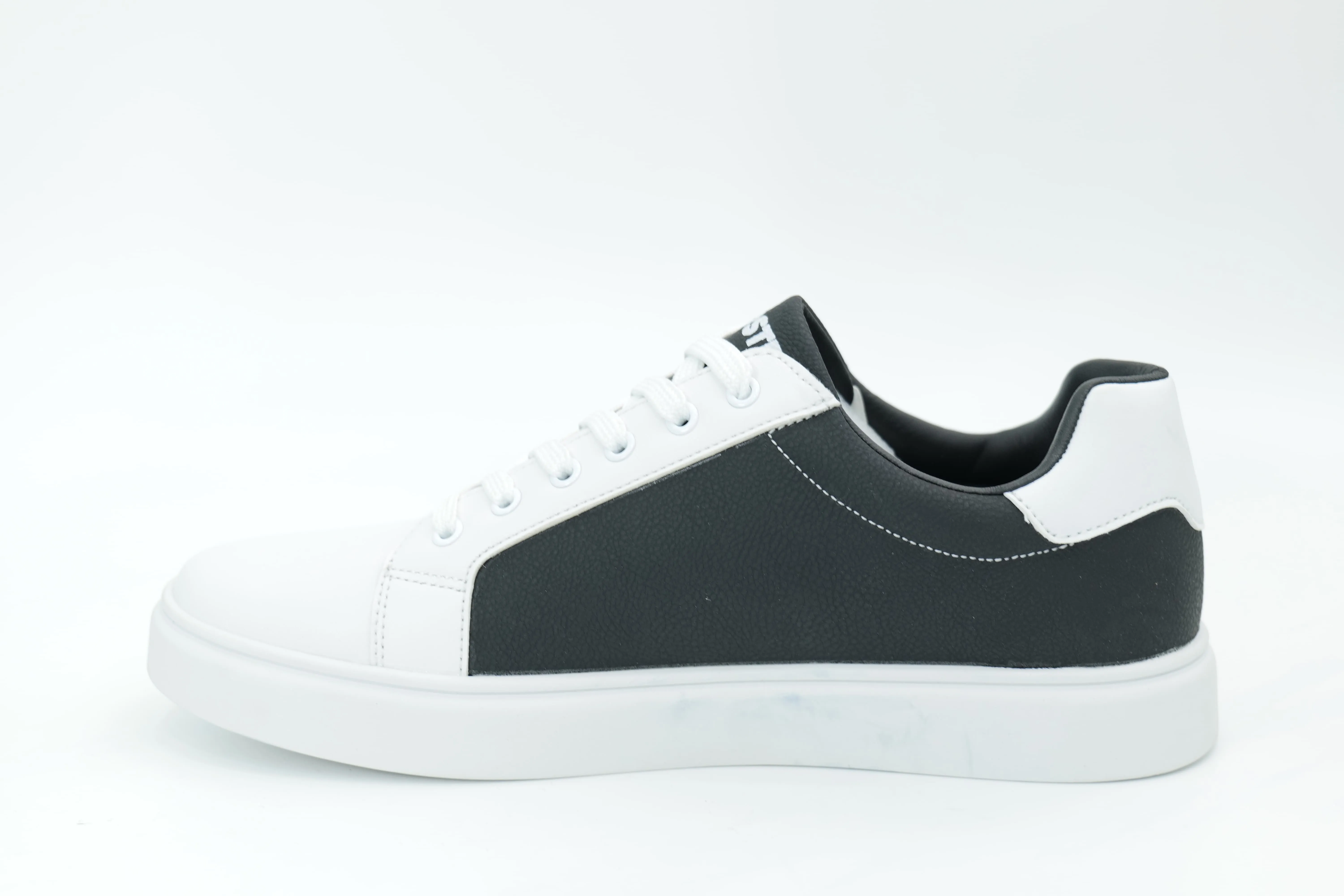 Casual sneakers