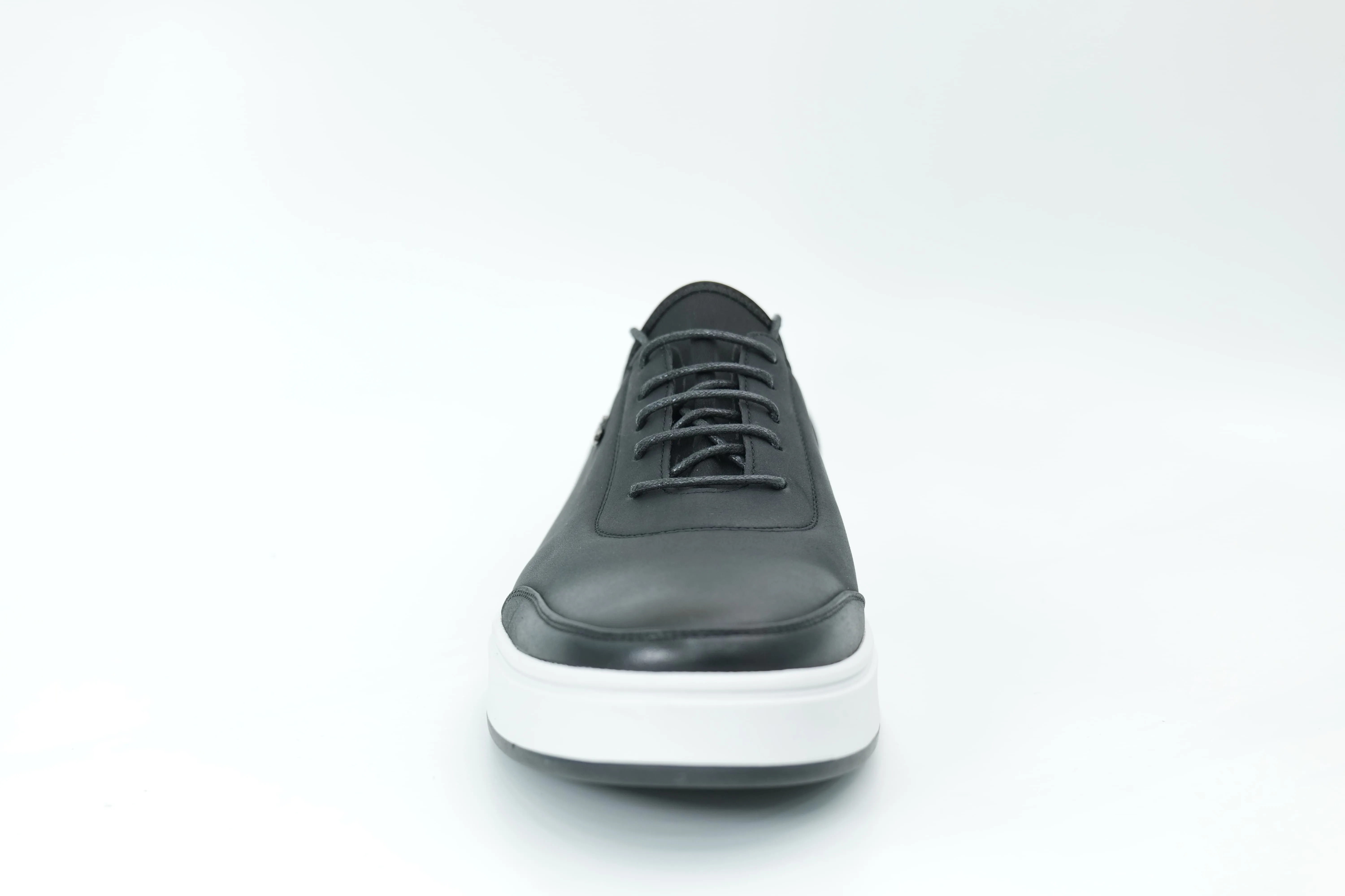 Casual sneakers