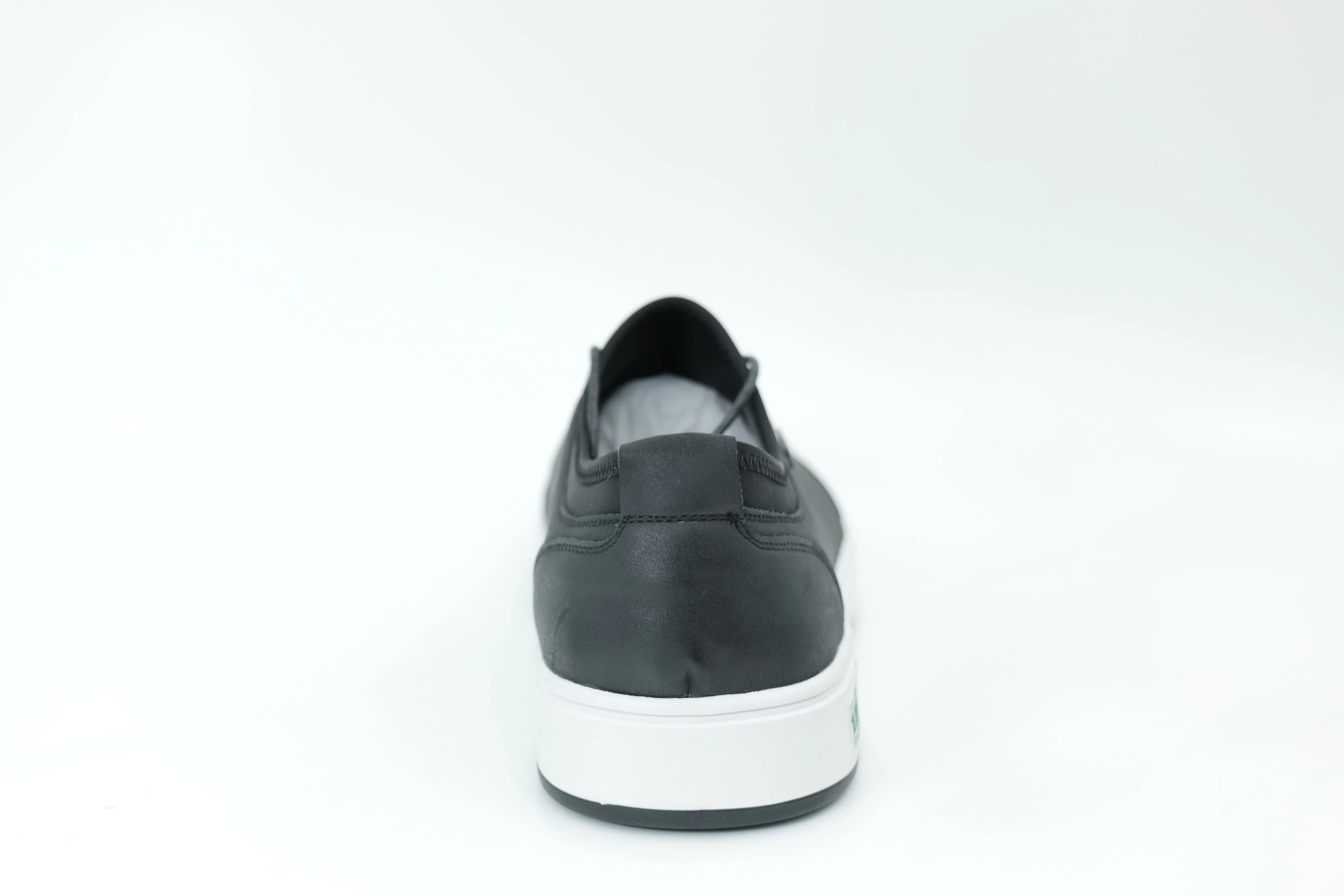 Casual sneakers