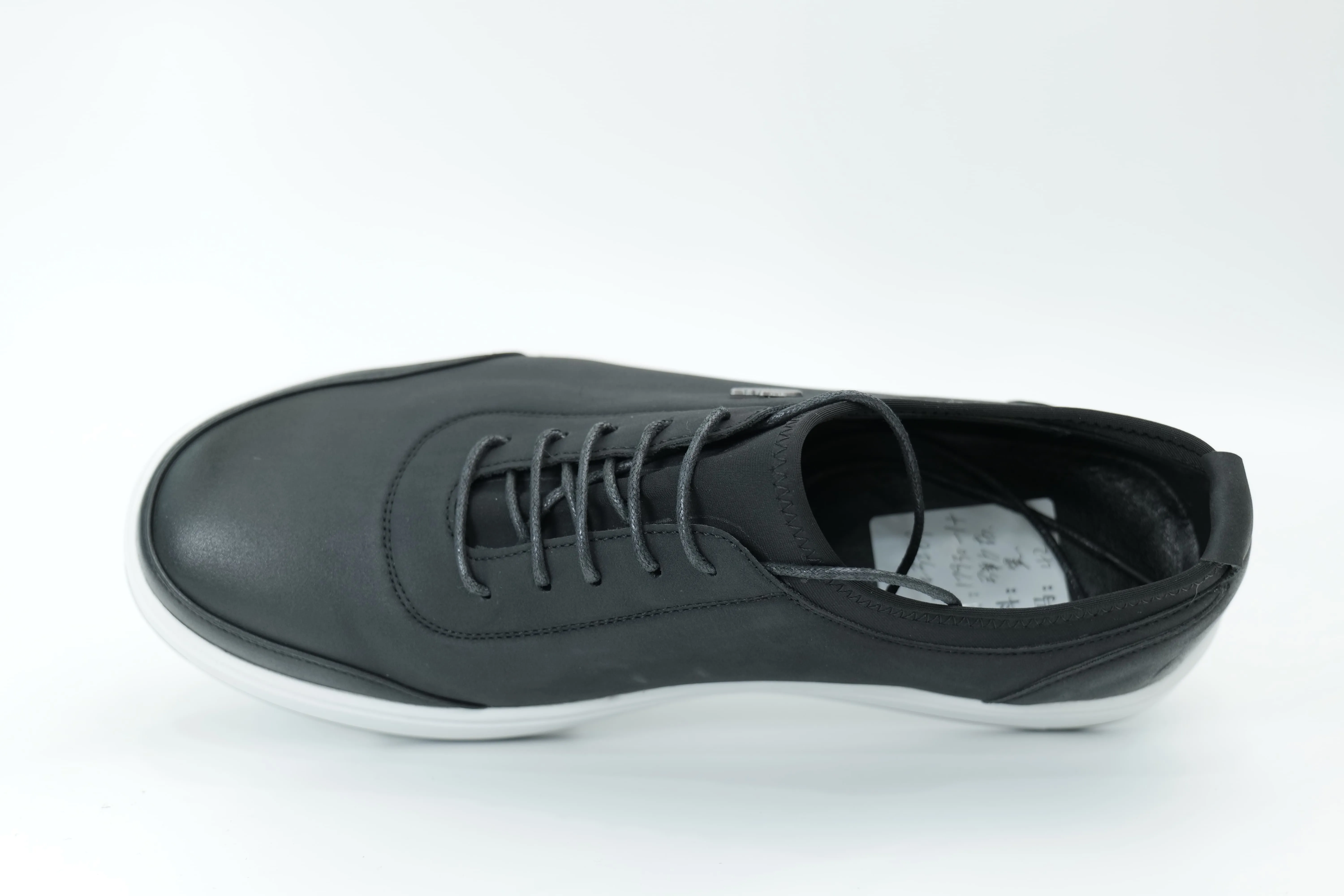 Casual sneakers