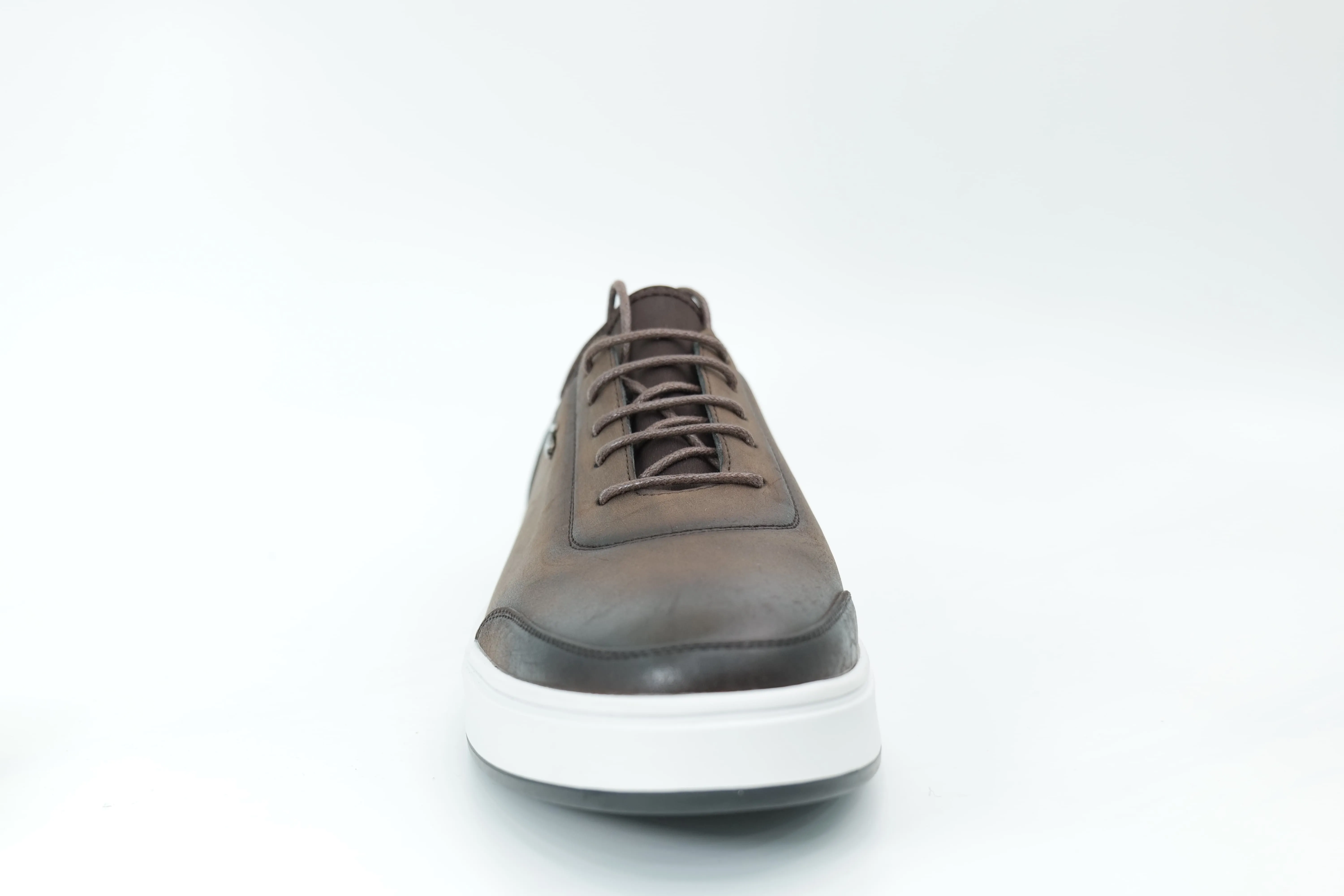Casual sneakers