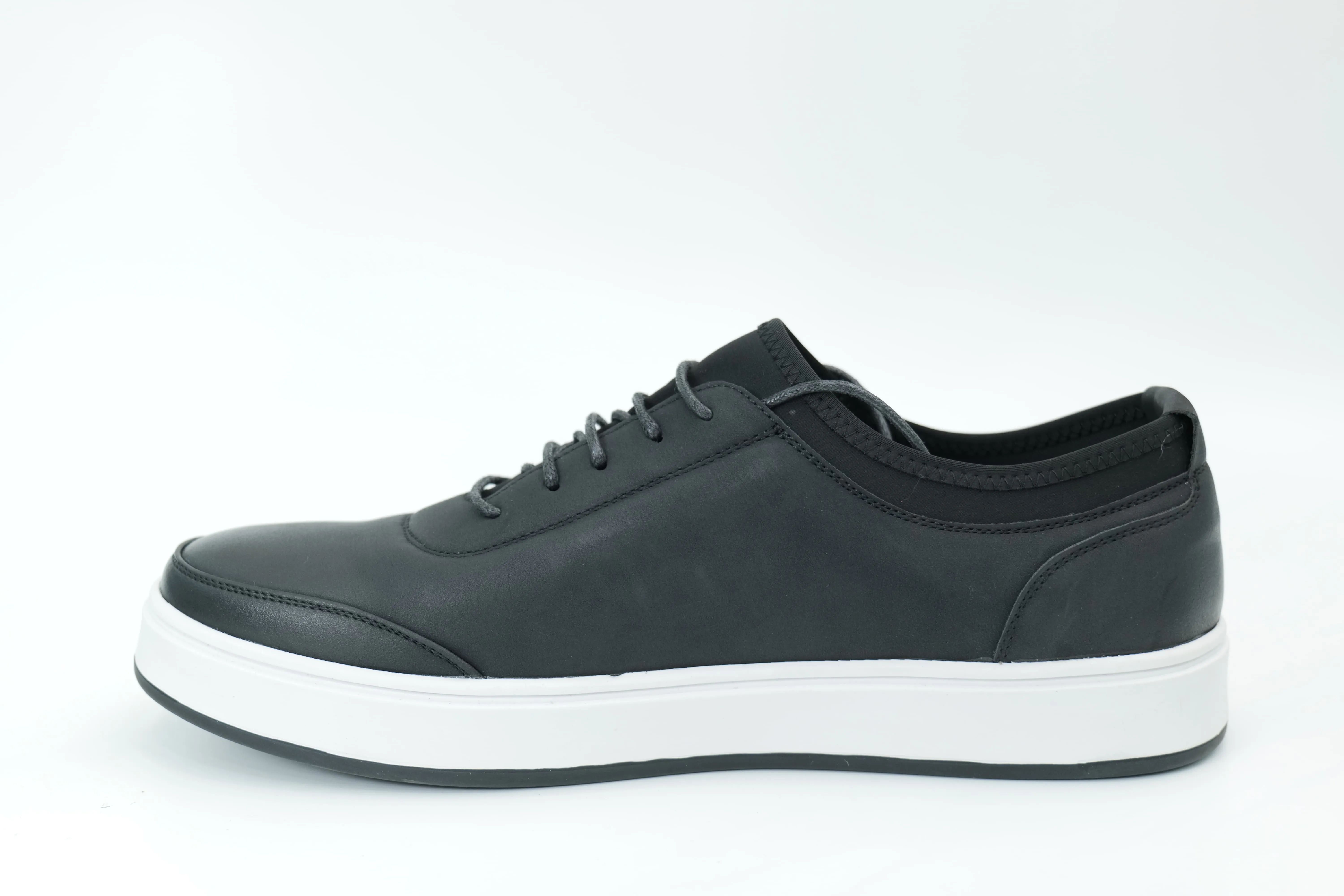 Casual sneakers