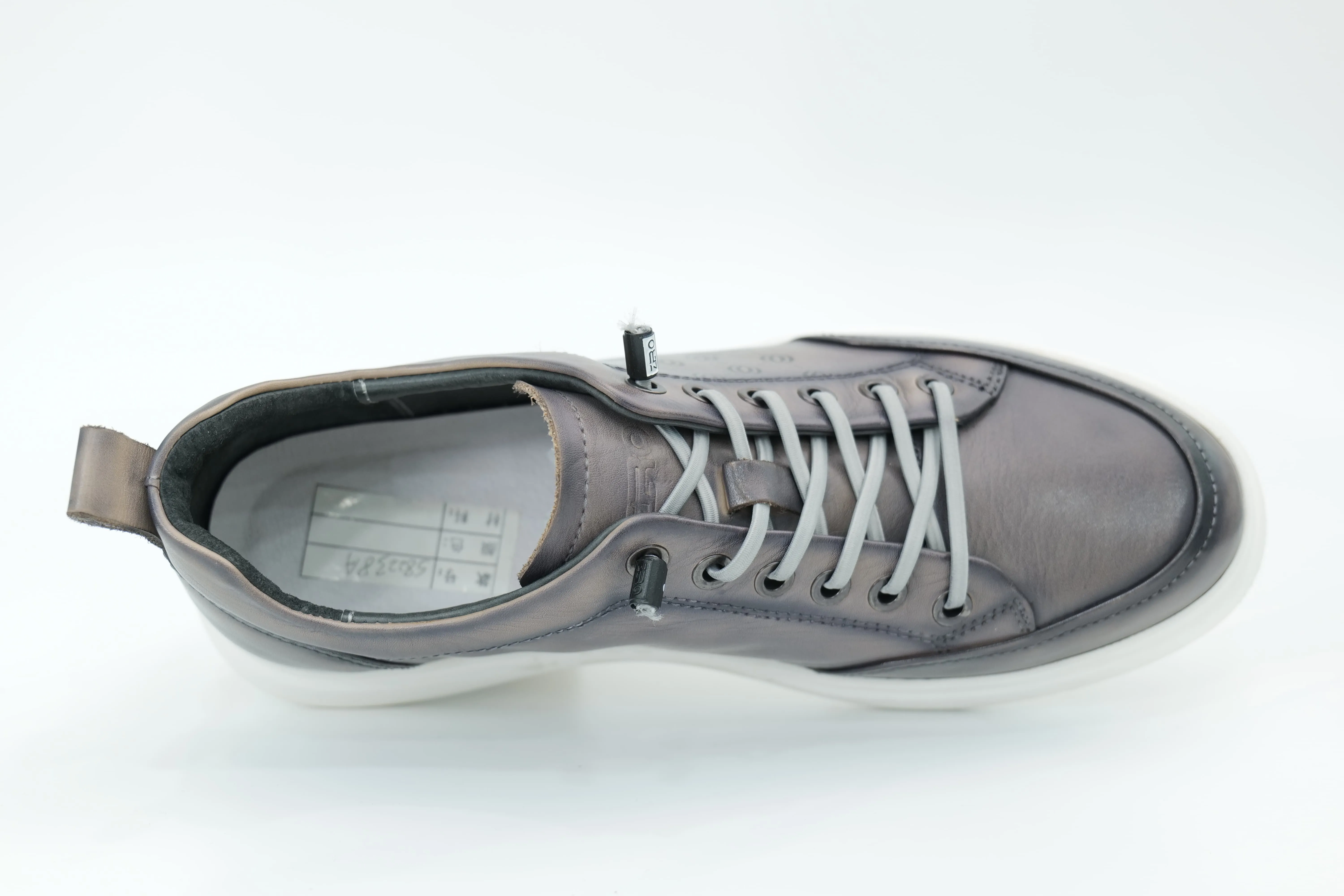 Casual sneakers