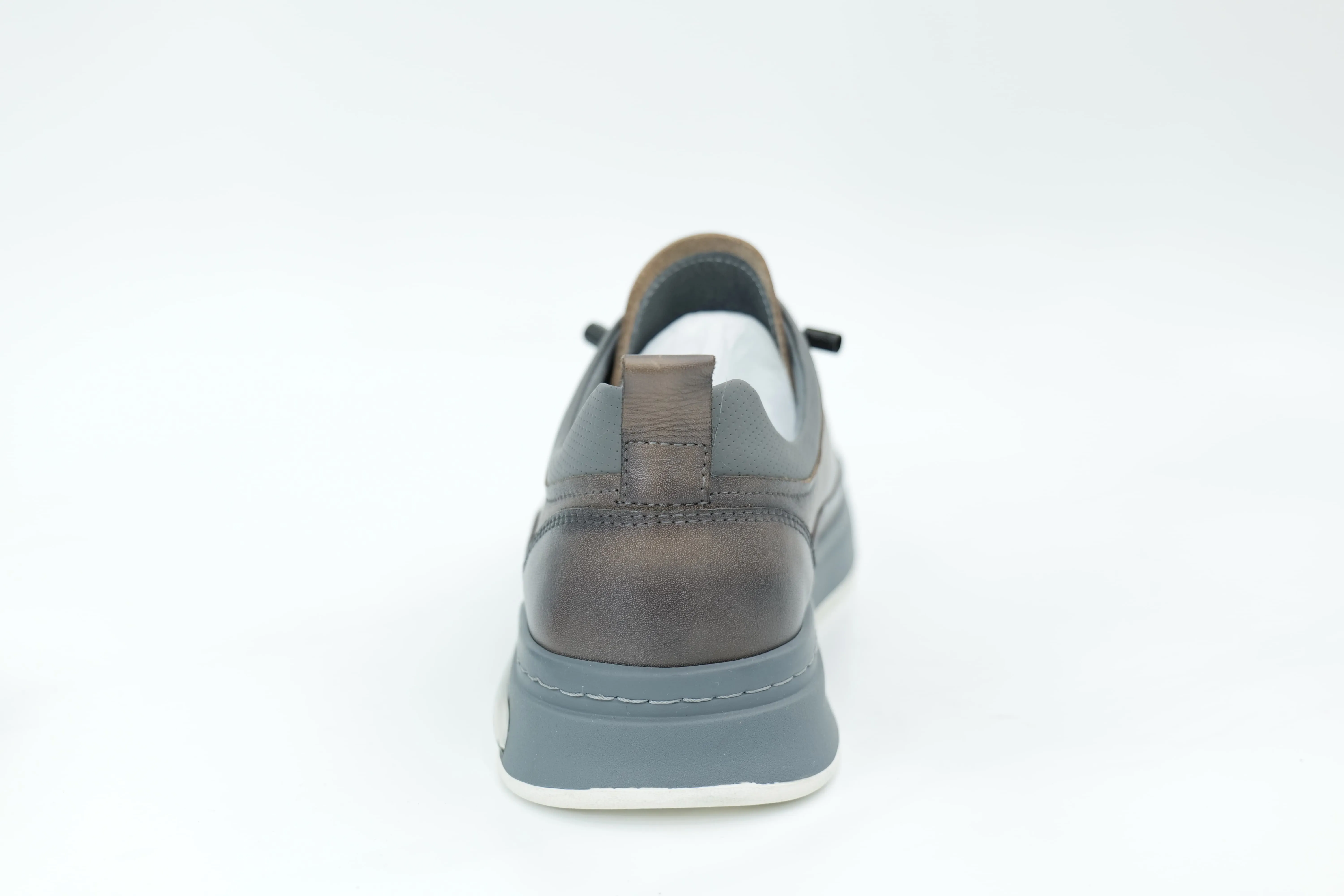 Casual sneakers