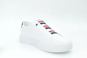 Casual sneakers