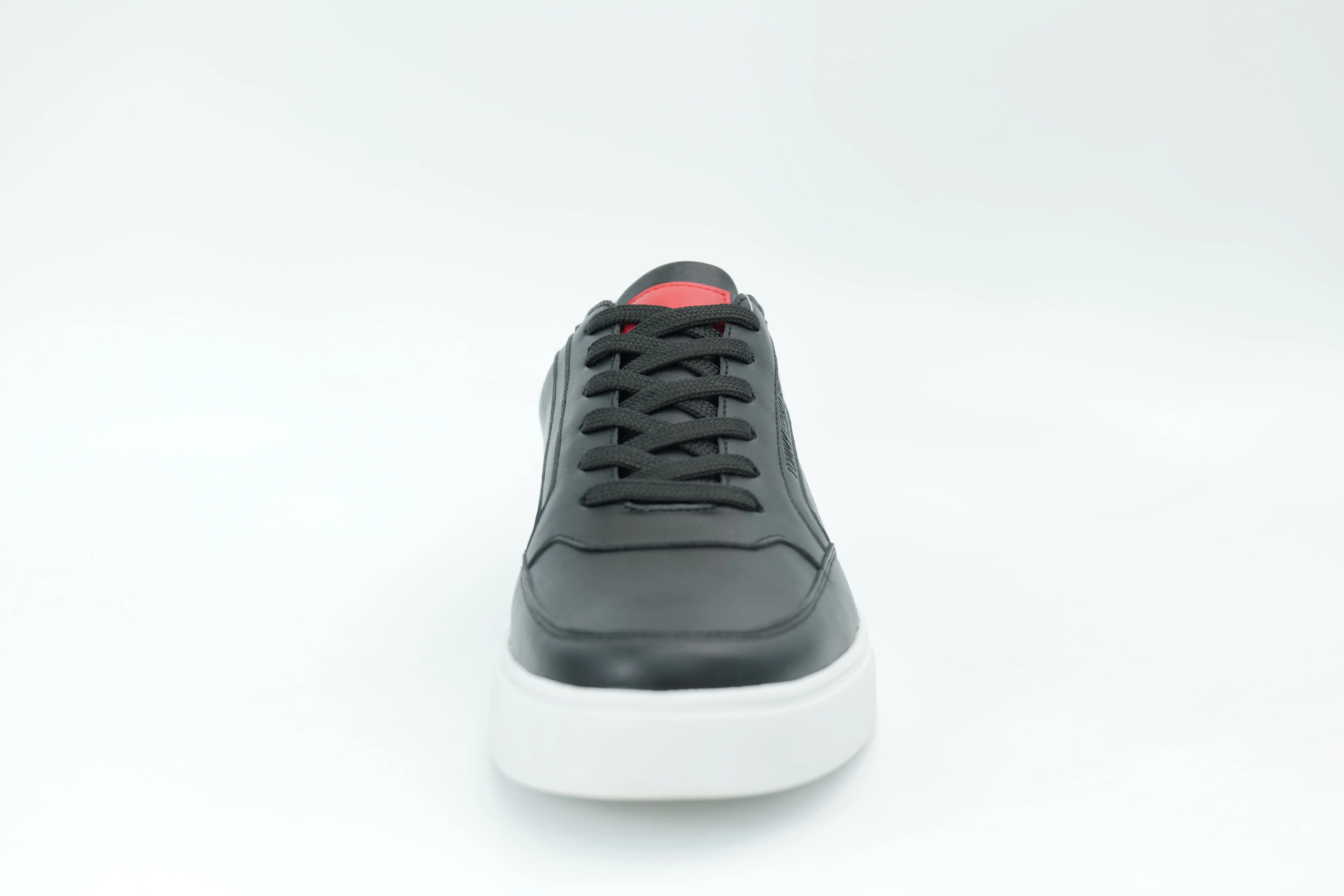 Casual sneakers