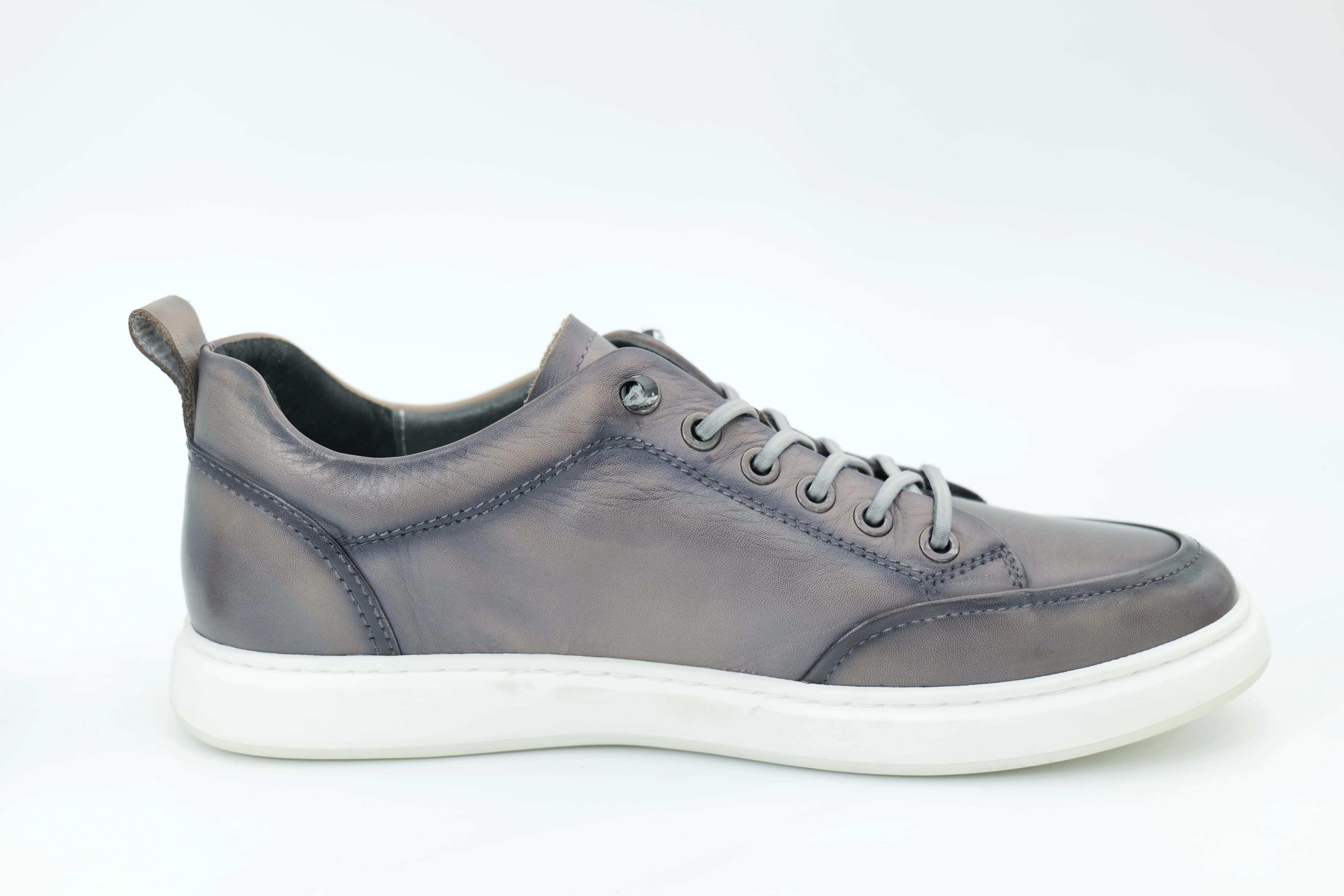 Casual sneakers