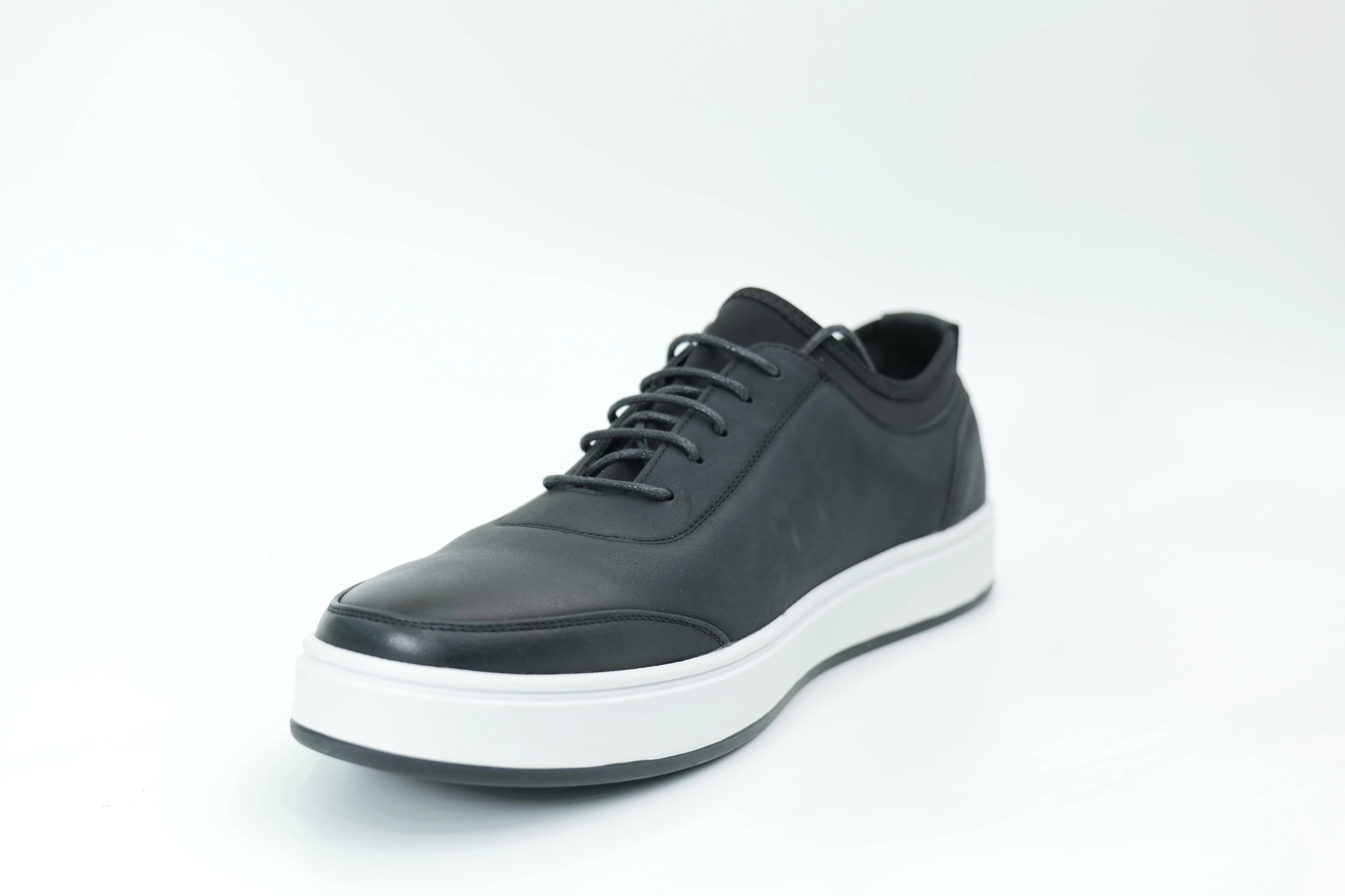 Casual sneakers