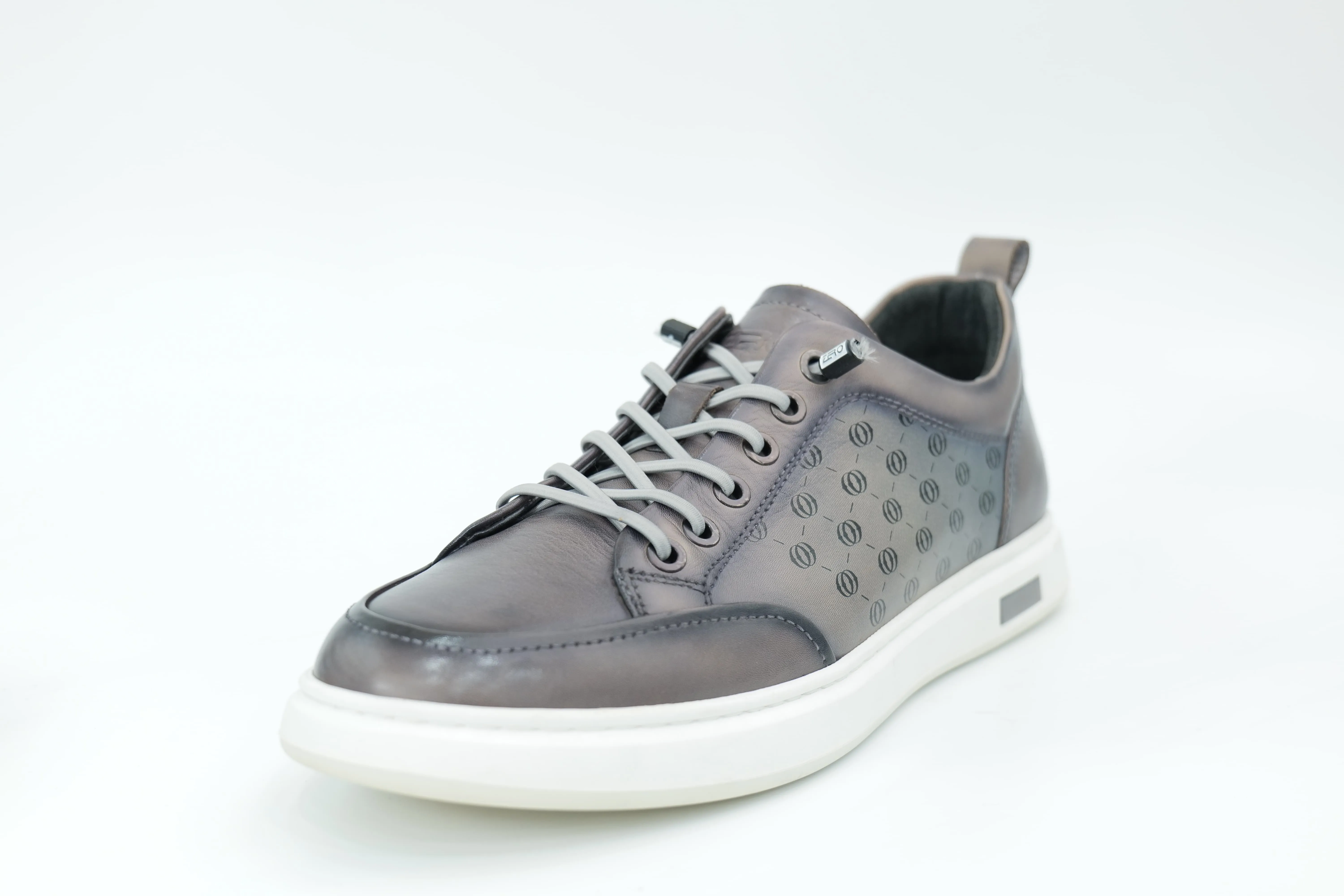 Casual sneakers
