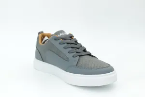 Casual sneakers