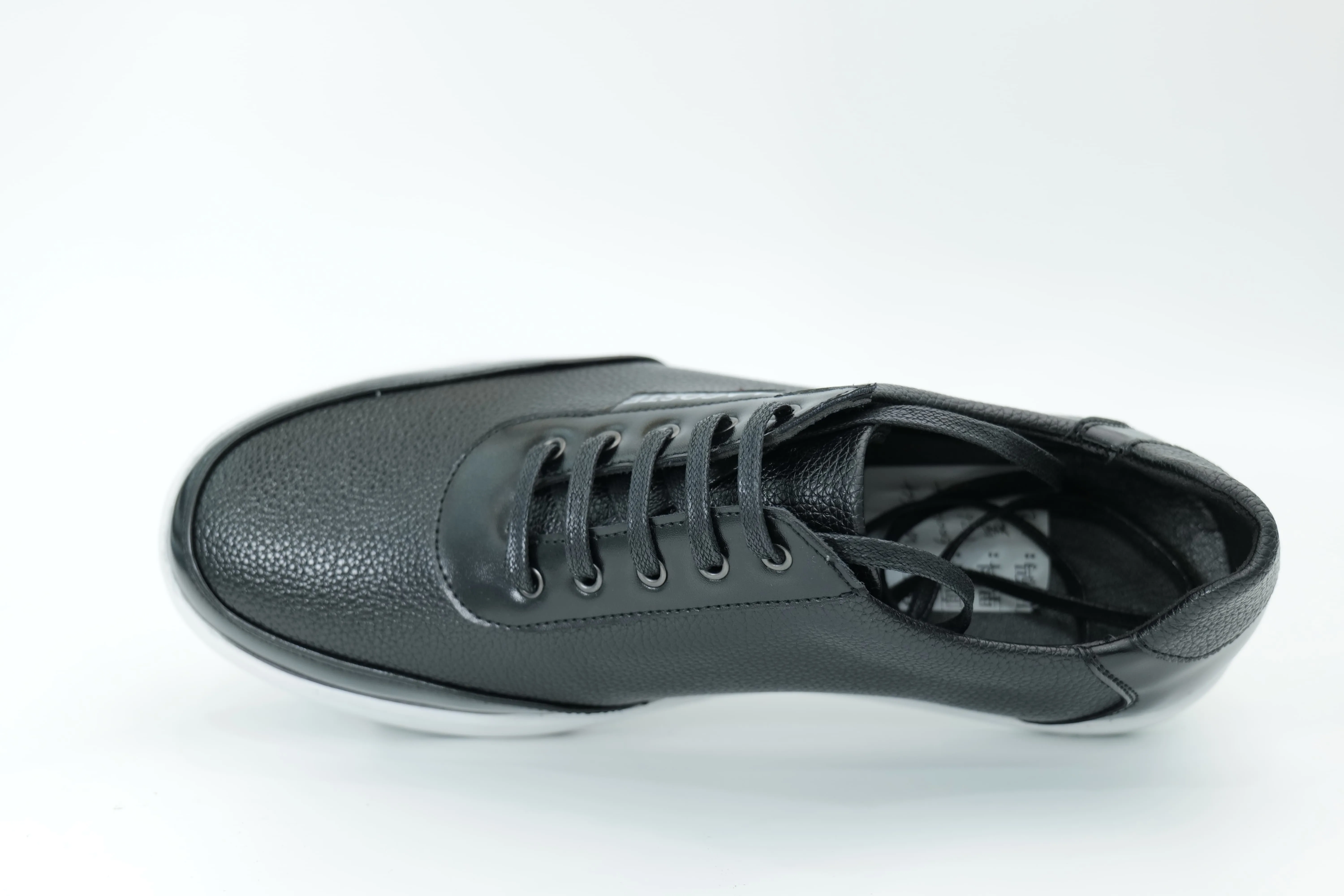 Casual sneakers