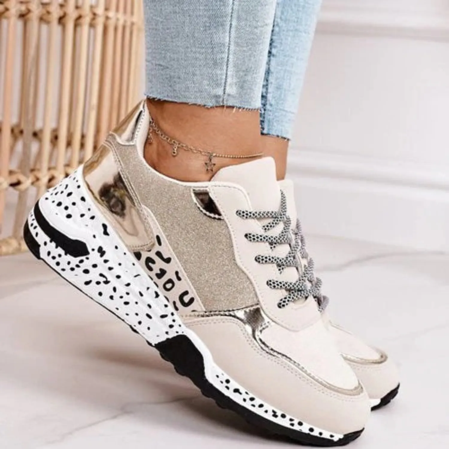 Comfortable and versatile orthopedic Sneakers