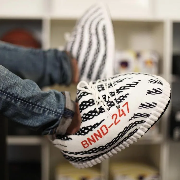 Comfortable Plush Sneaker Slippers – Cozy and Trendy Comfort