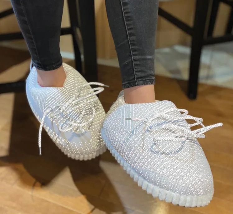 Comfortable Plush Sneaker Slippers – Cozy and Trendy Comfort