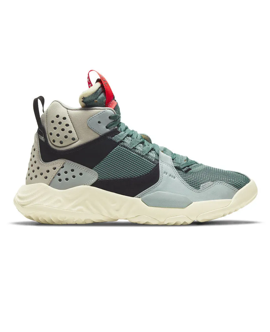 Delta Mid 'Hasta' Hasta/Bright Crimson-Light Pumice-Black