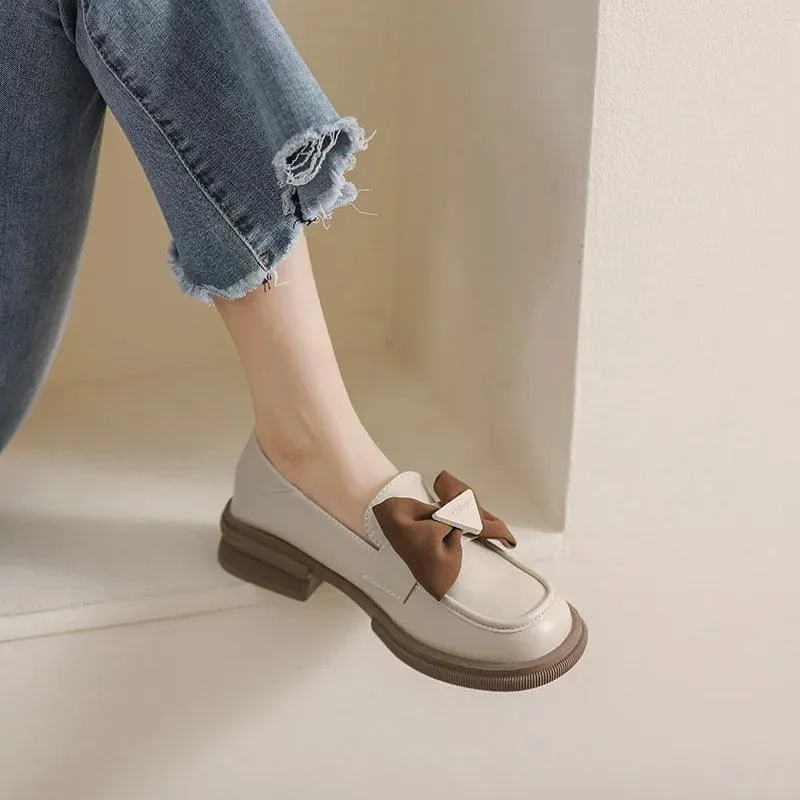 Elegant slip-on shoes with bow accent