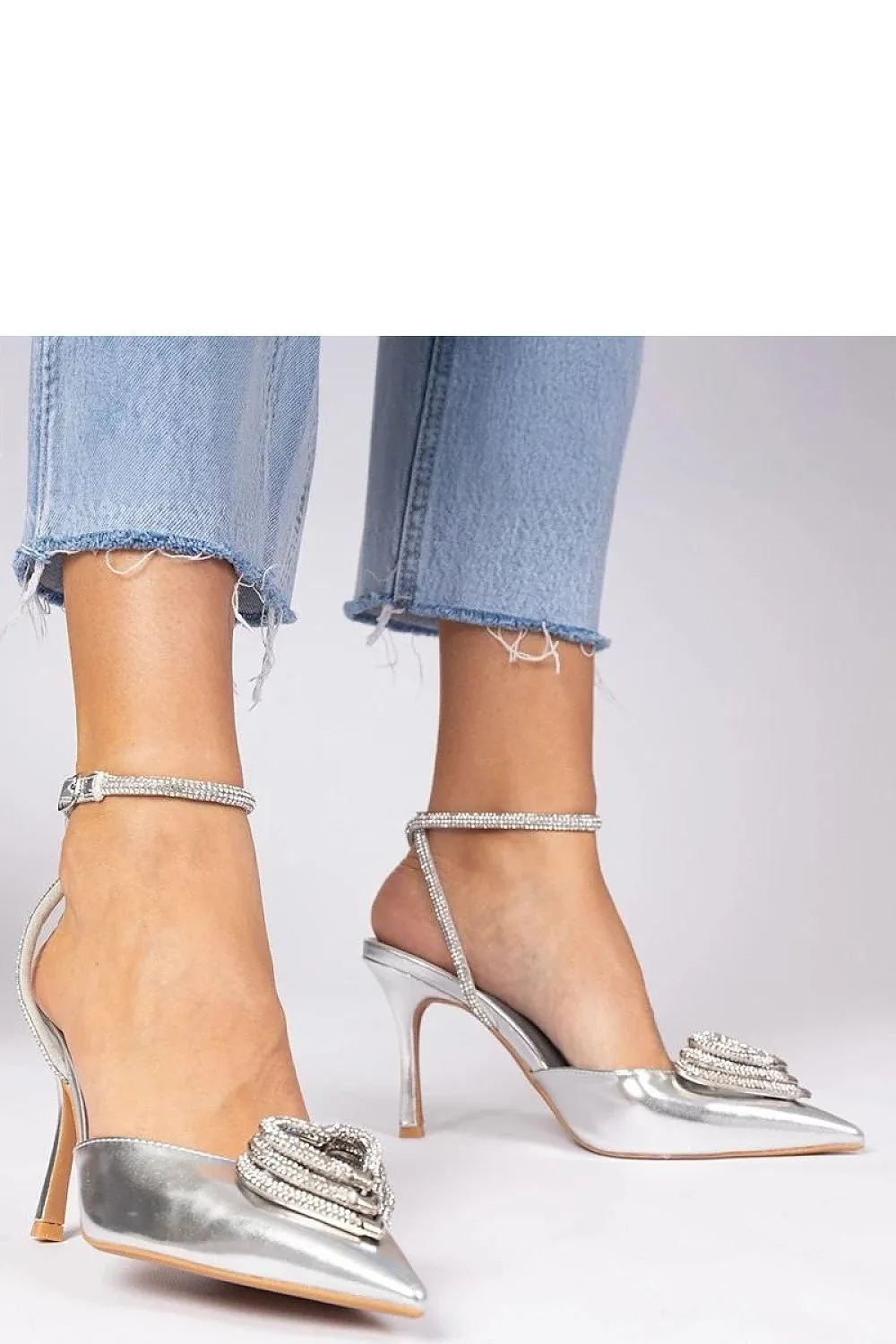 Exquisite golden pumps with an open heel