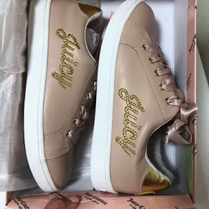 🎉Final deal 🎉Juice couture Sneakers 👟