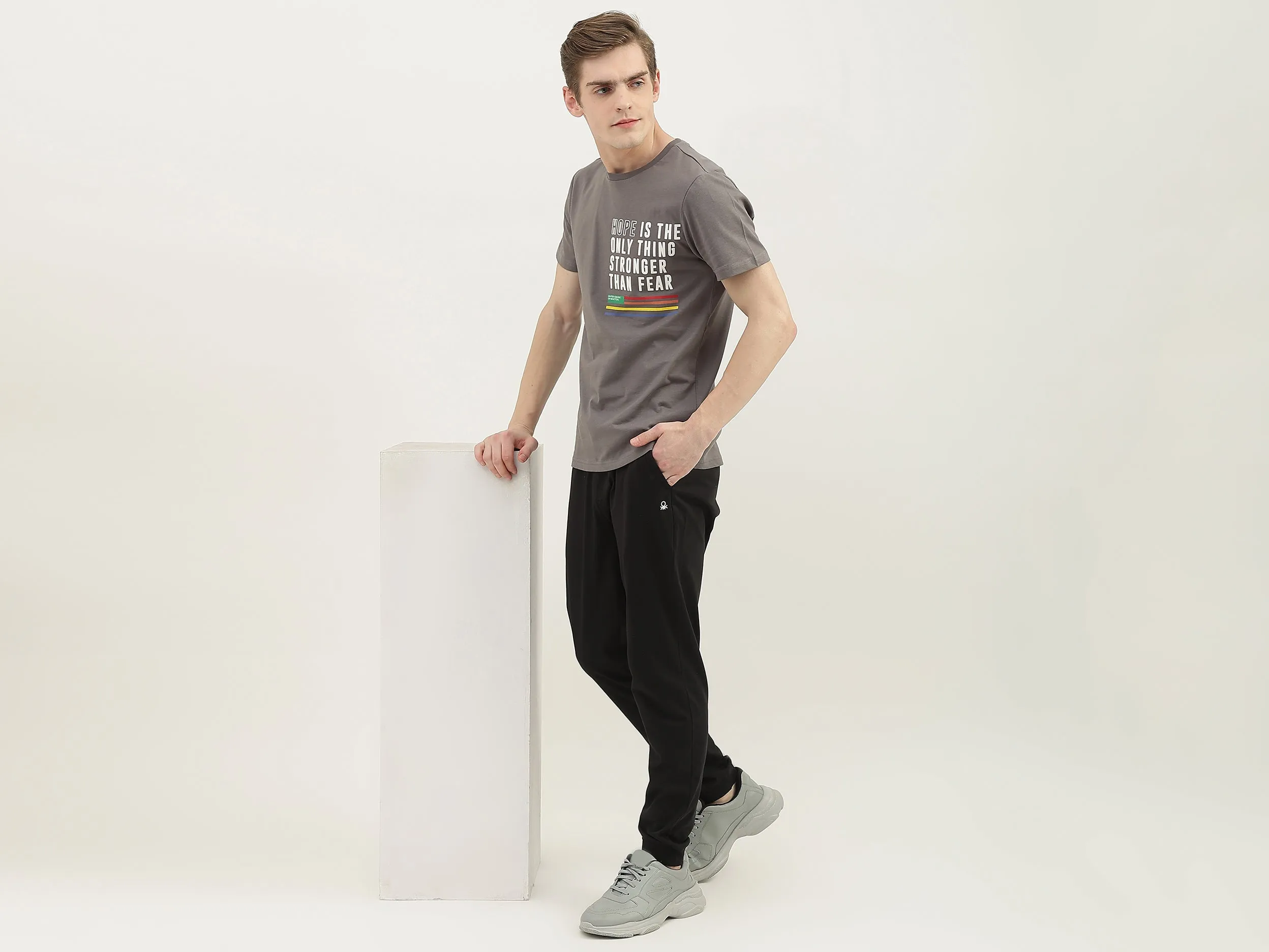 Men Solid Regular Fit Joggers