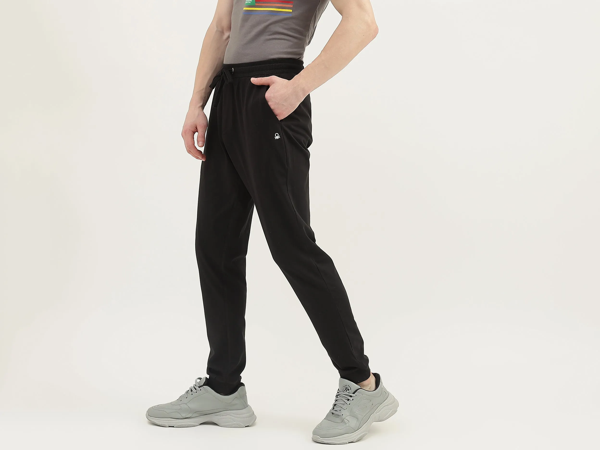 Men Solid Regular Fit Joggers