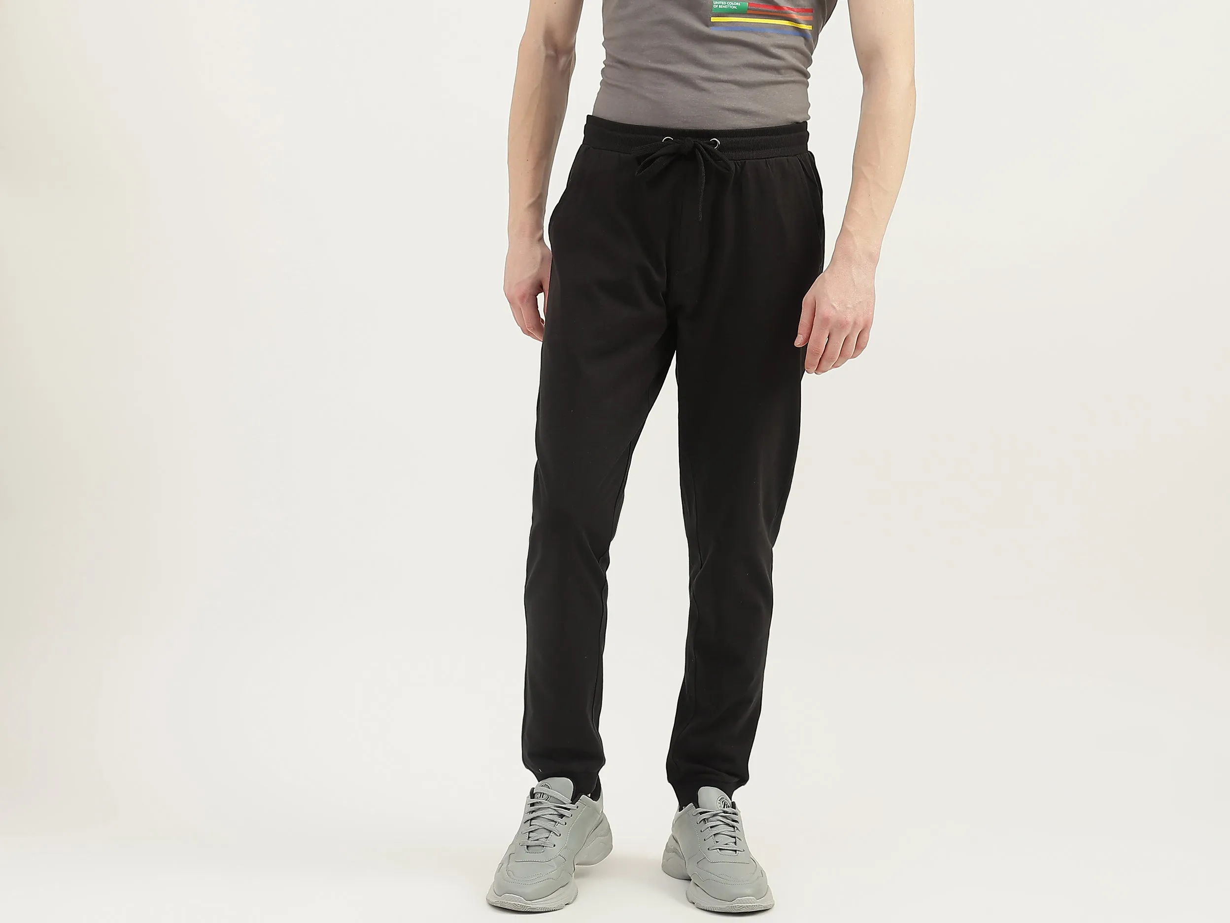 Men Solid Regular Fit Joggers