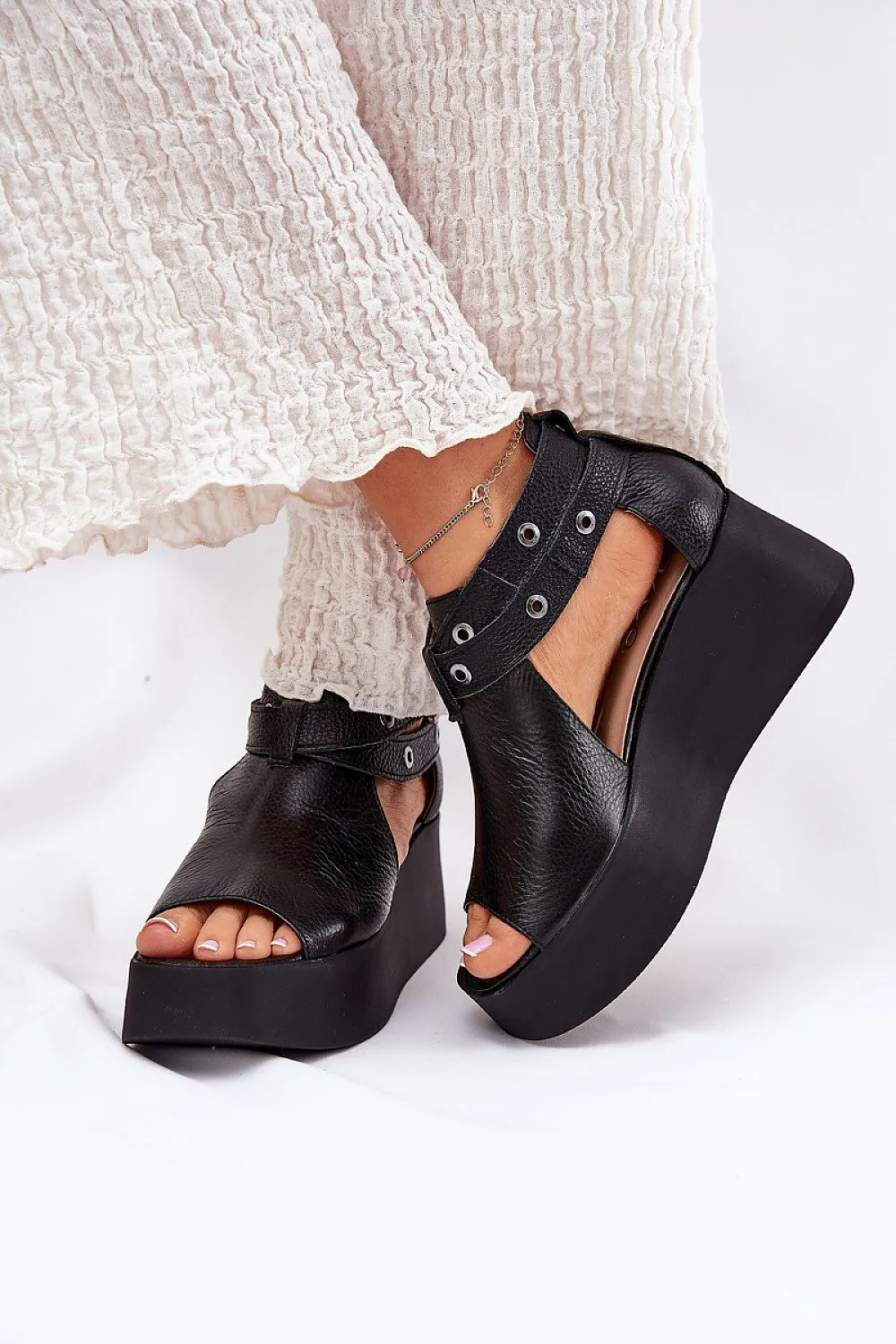 Natural leather buskin sandals