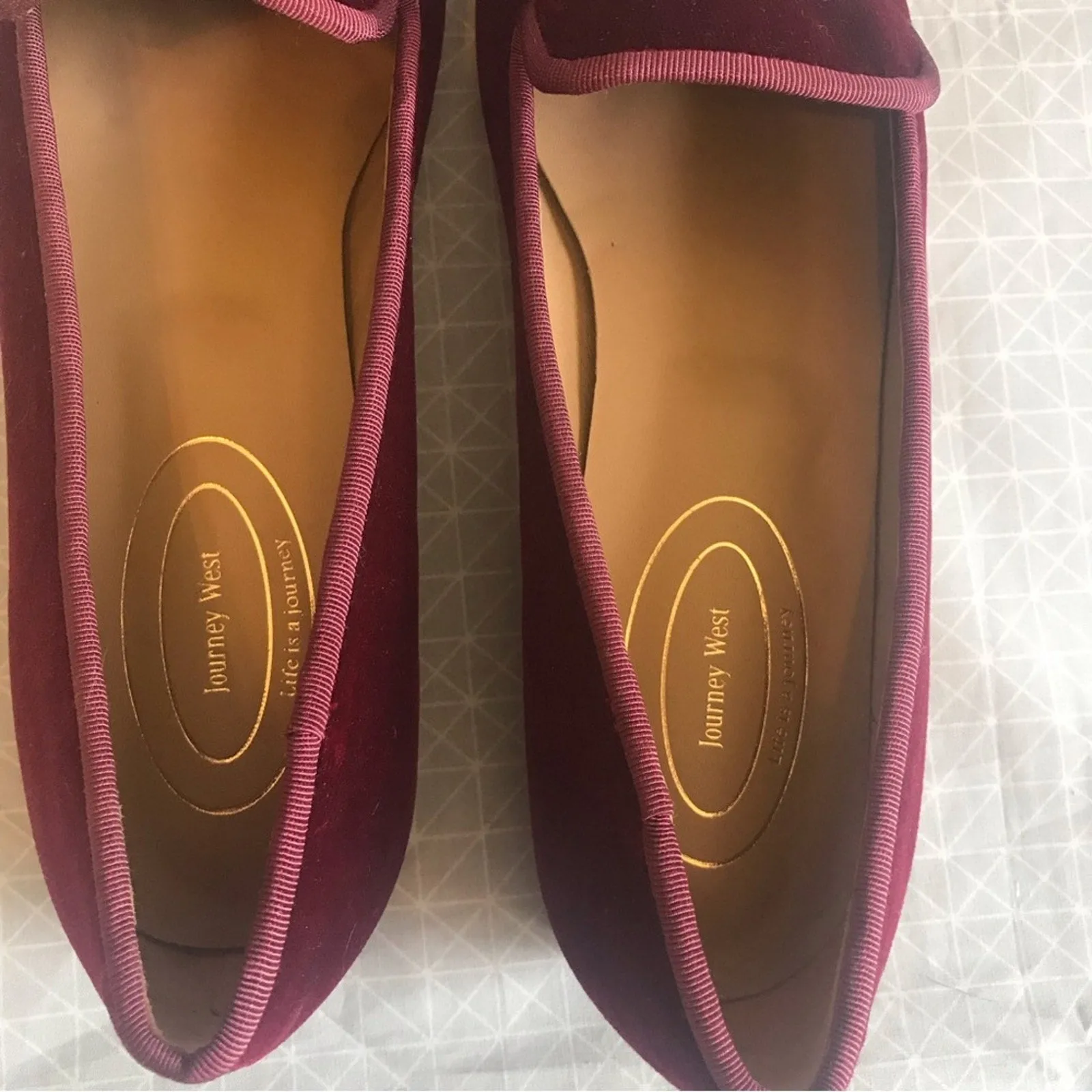 New Journey West Women's Cat Embroidered Red Velvet Loafers, Size 10