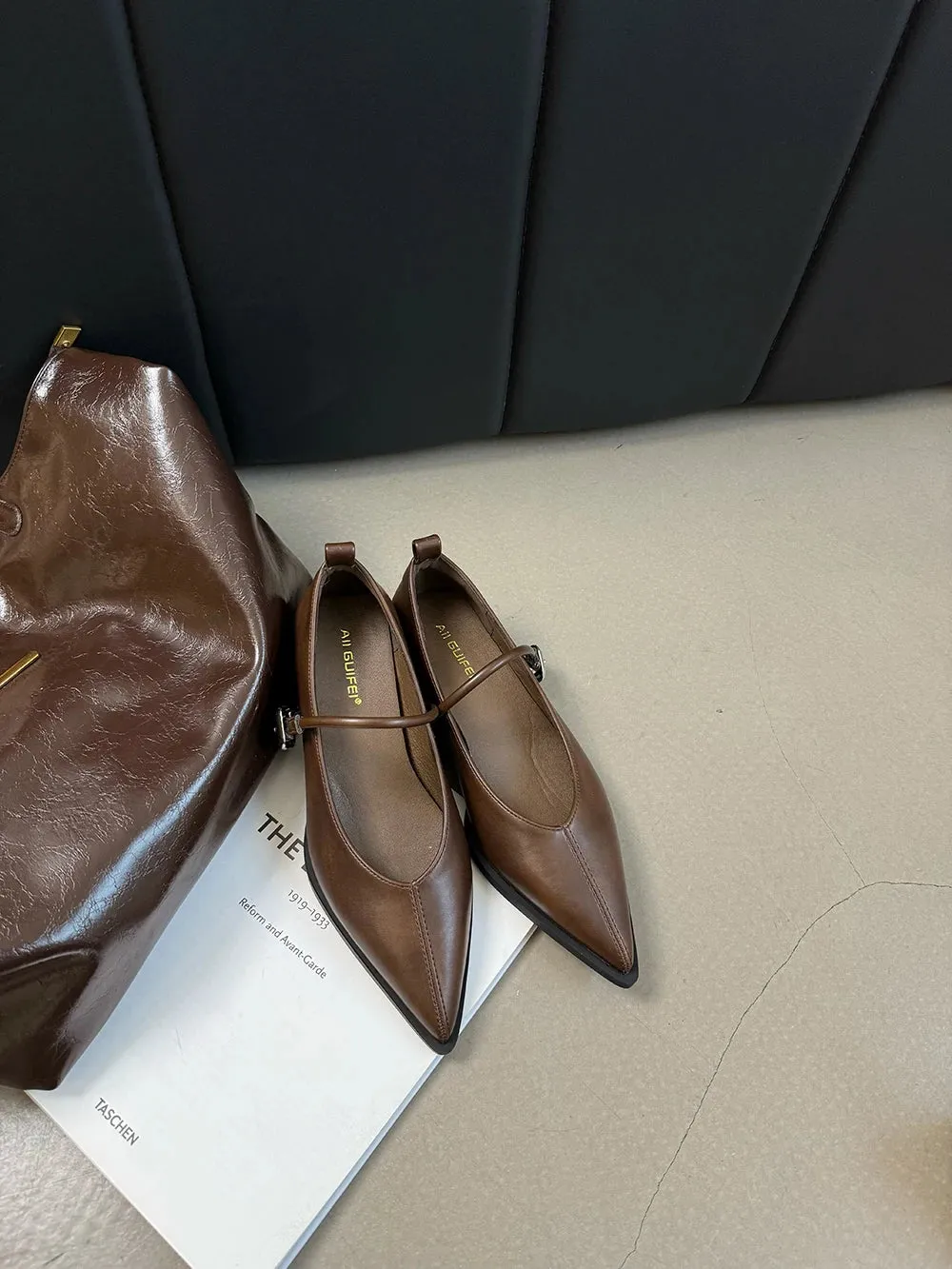 Pointed Toe Women Loafers Black Brown White Casual Mules Shoes Belt Buckle Shallow Slip On Low Flat Heeled Party Pumps Size 40