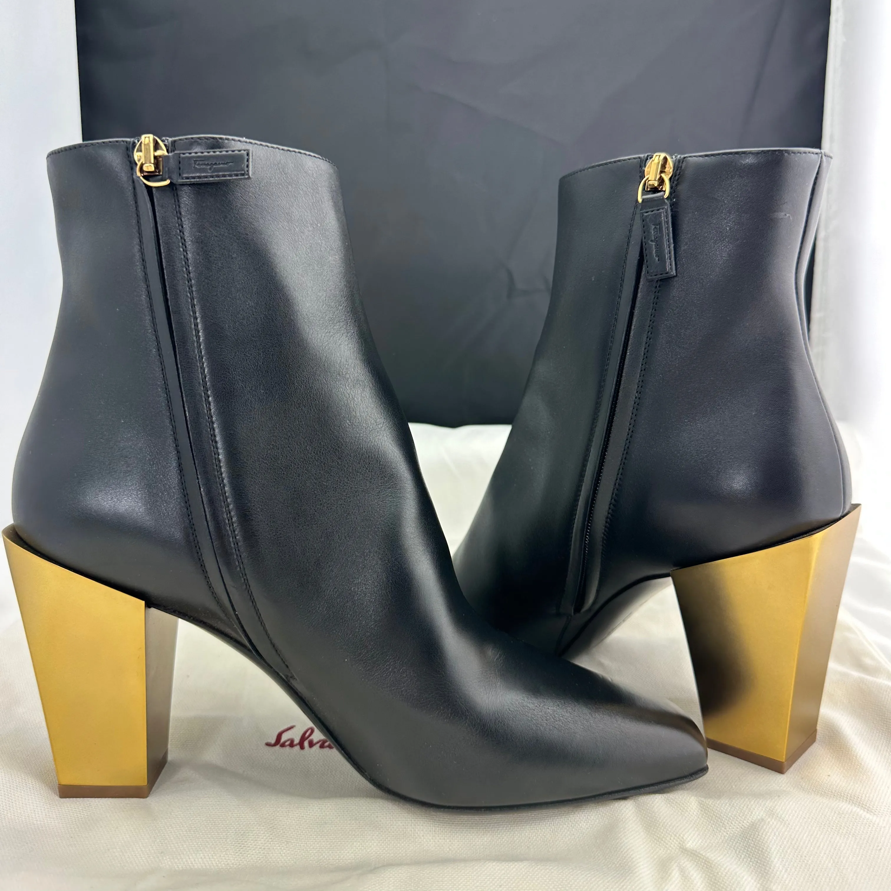 Salvatore Ferragamo Teti Booties in Nero