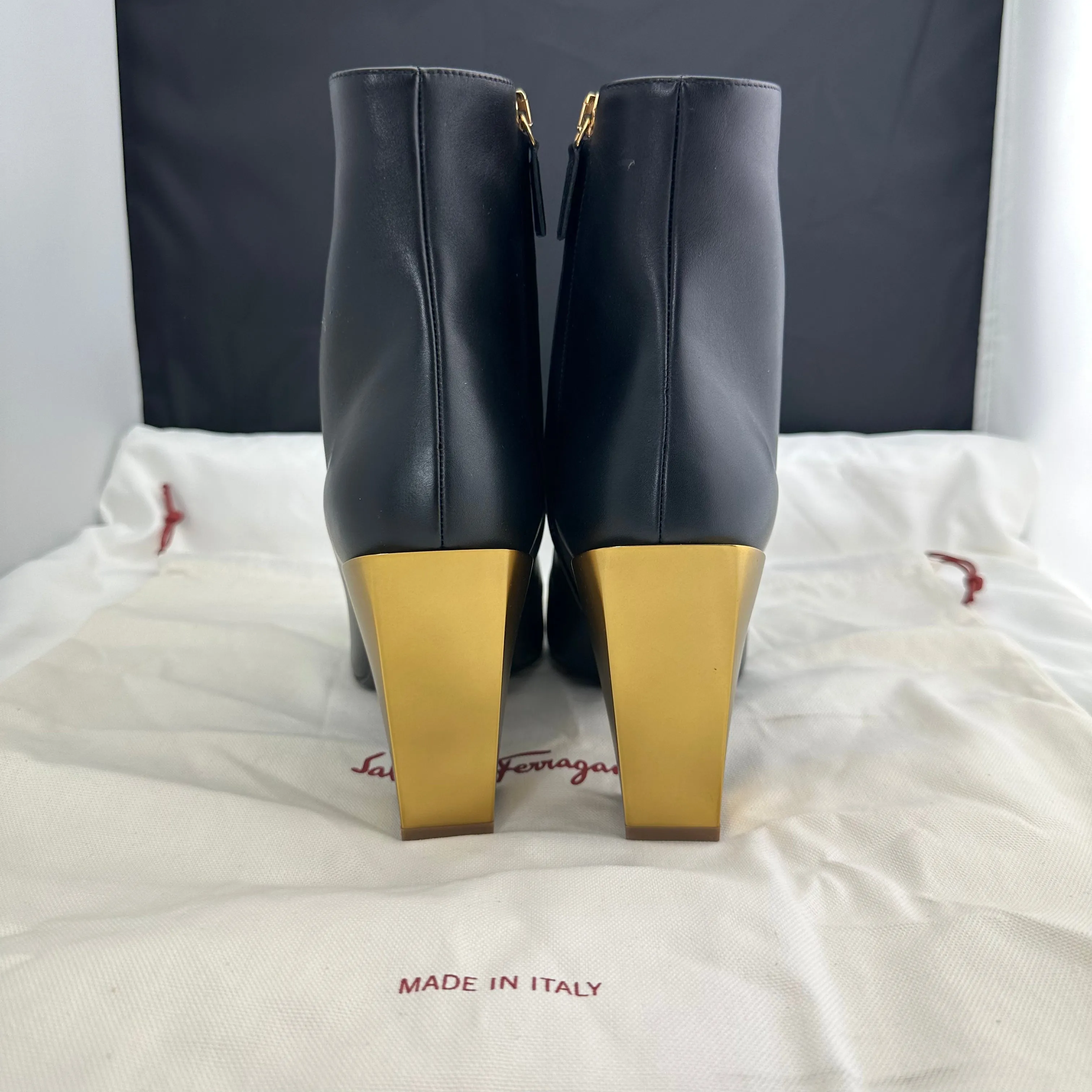 Salvatore Ferragamo Teti Booties in Nero